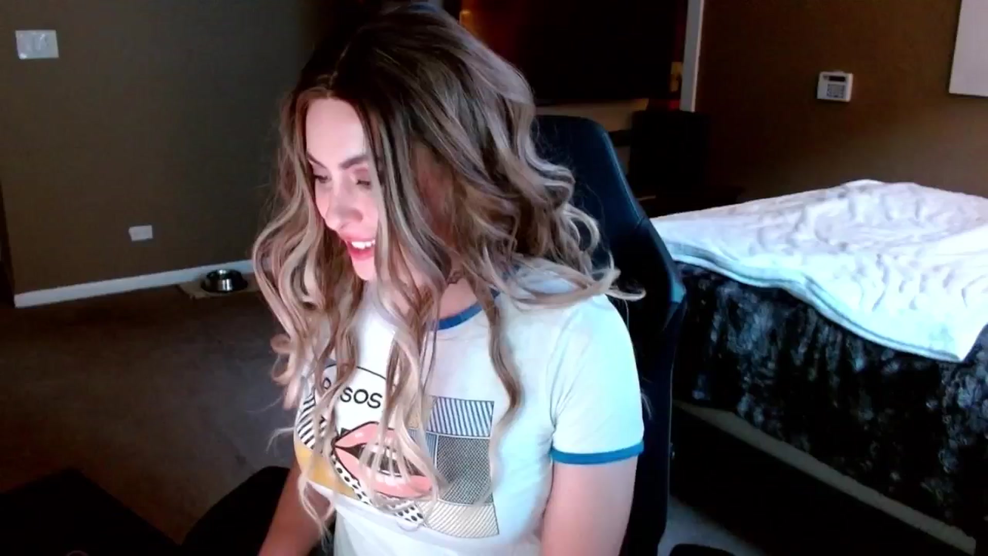Gallery image thumbnail from theLoveGuru's myfreecams stream on, 11/02/2024, 22:22 image 15 of 20