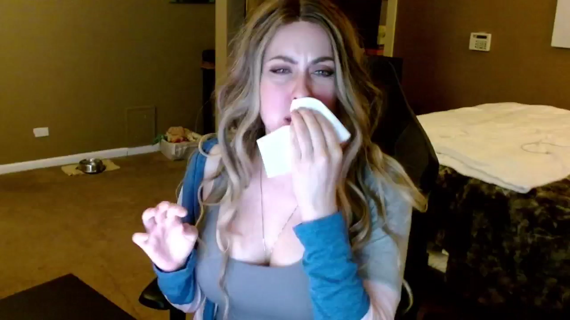 Gallery image thumbnail from theLoveGuru's myfreecams stream on, 11/08/2024, 04:15 image 7 of 20
