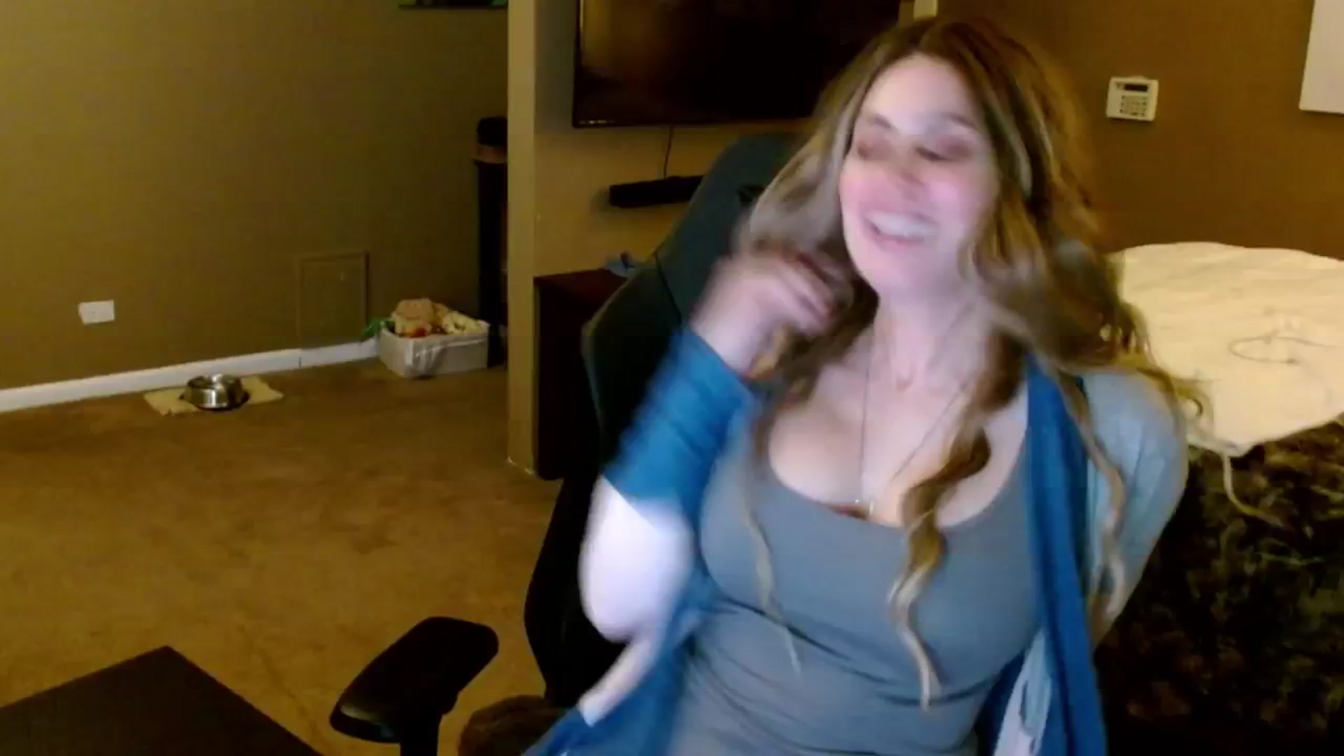 Gallery image thumbnail from theLoveGuru's myfreecams stream on, 11/08/2024, 04:15 image 9 of 20