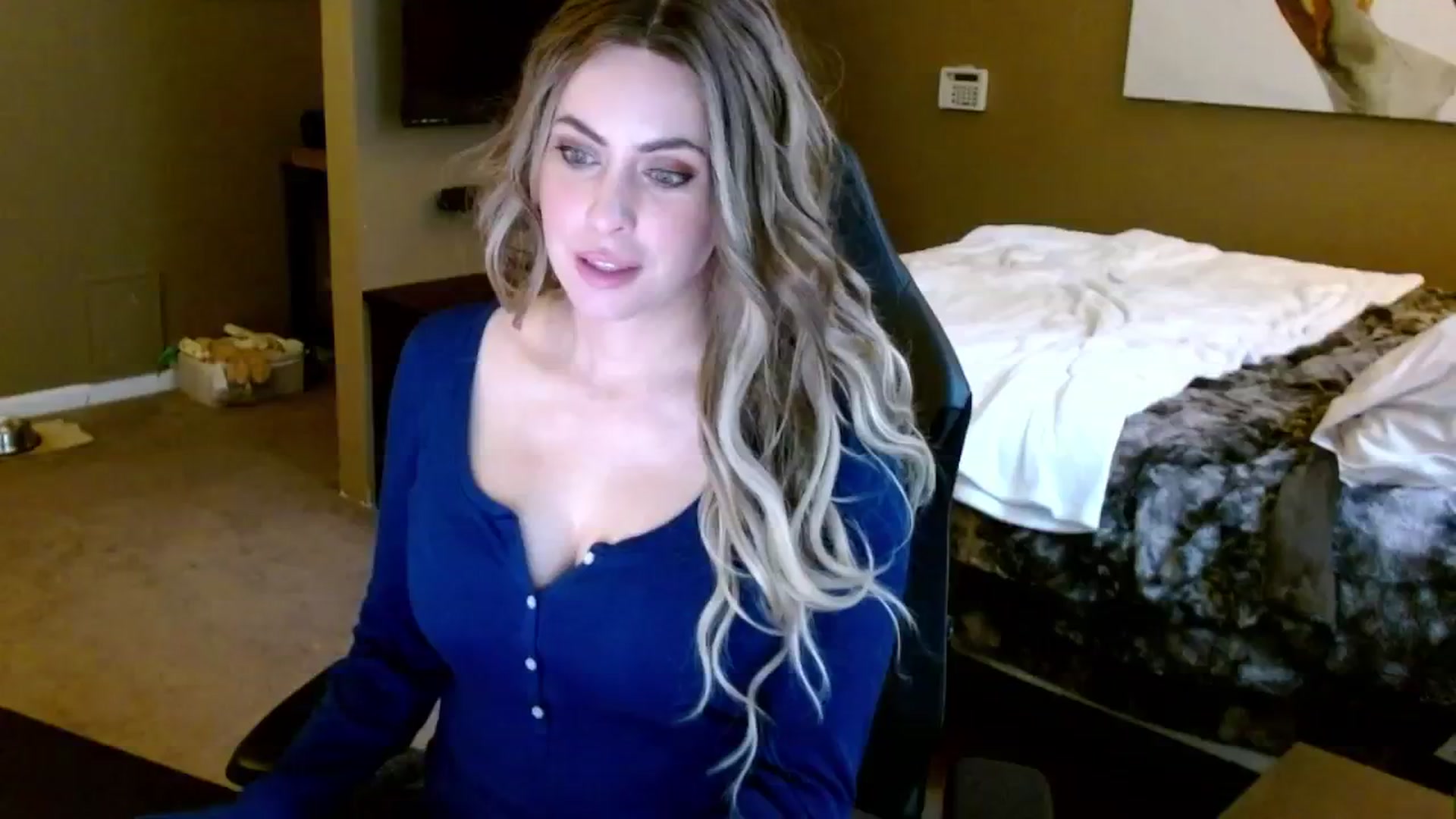 Gallery image thumbnail from theLoveGuru's myfreecams stream on, 11/14/2024, 20:05 image 10 of 20