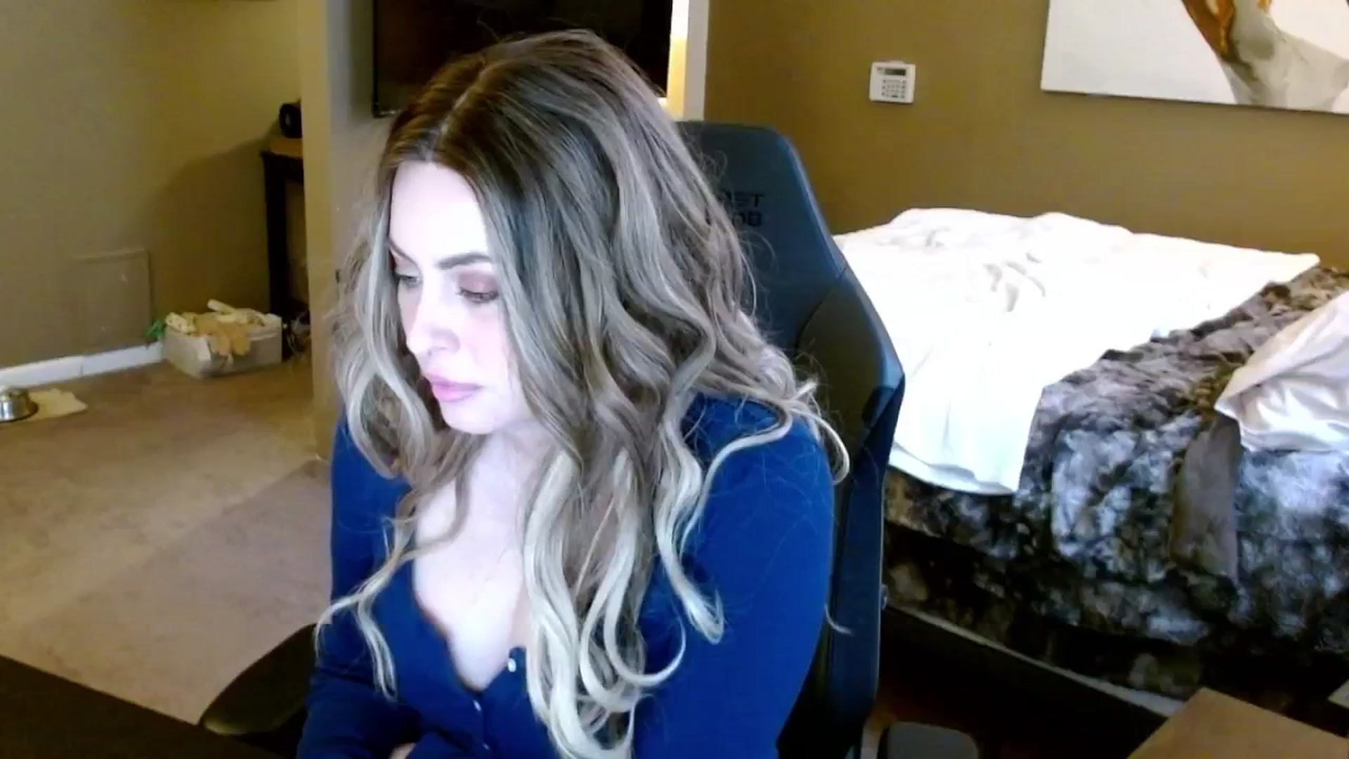 Gallery image thumbnail from theLoveGuru's myfreecams stream on, 11/14/2024, 20:05 image 9 of 20