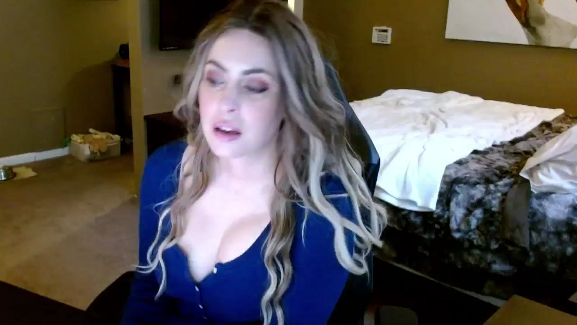 Gallery image thumbnail from theLoveGuru's myfreecams stream on, 11/14/2024, 20:05 image 8 of 20