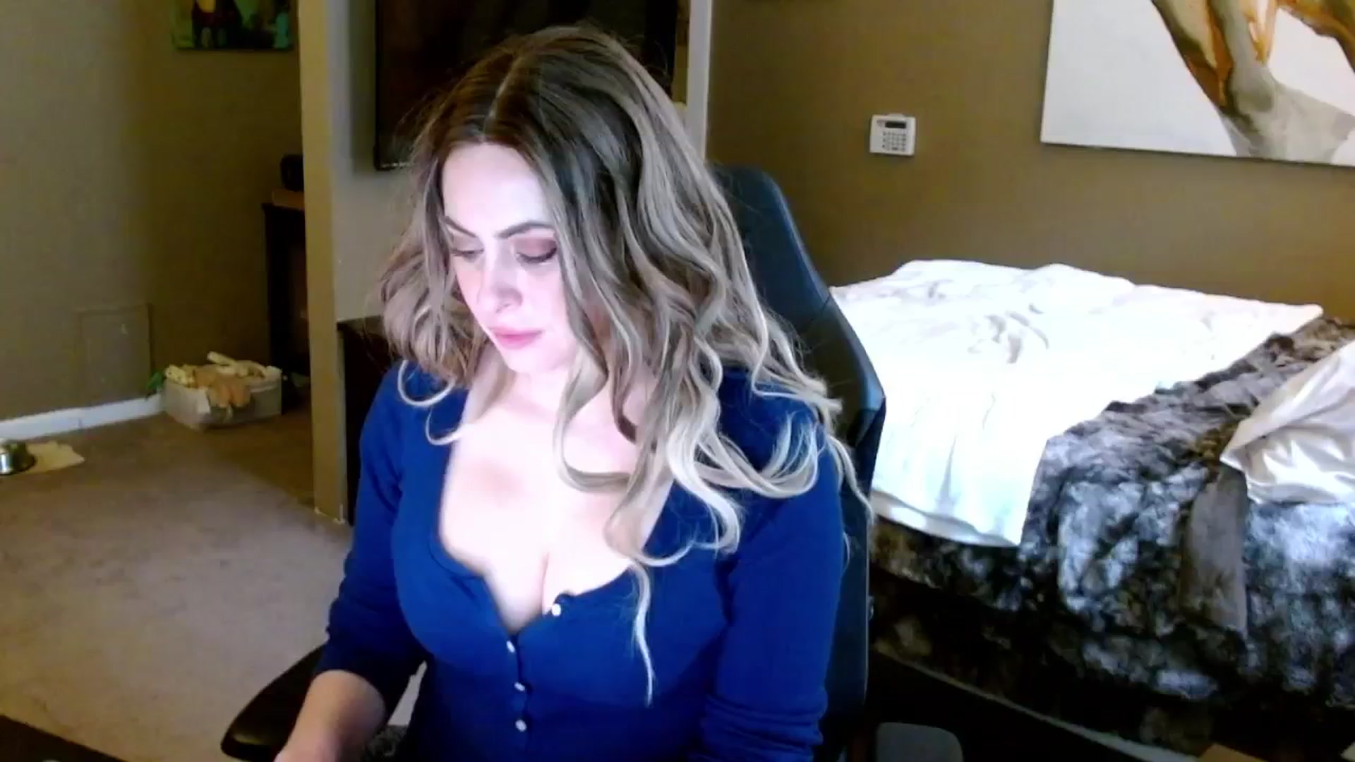 Gallery image thumbnail from theLoveGuru's myfreecams stream on, 11/14/2024, 21:35 image 8 of 20
