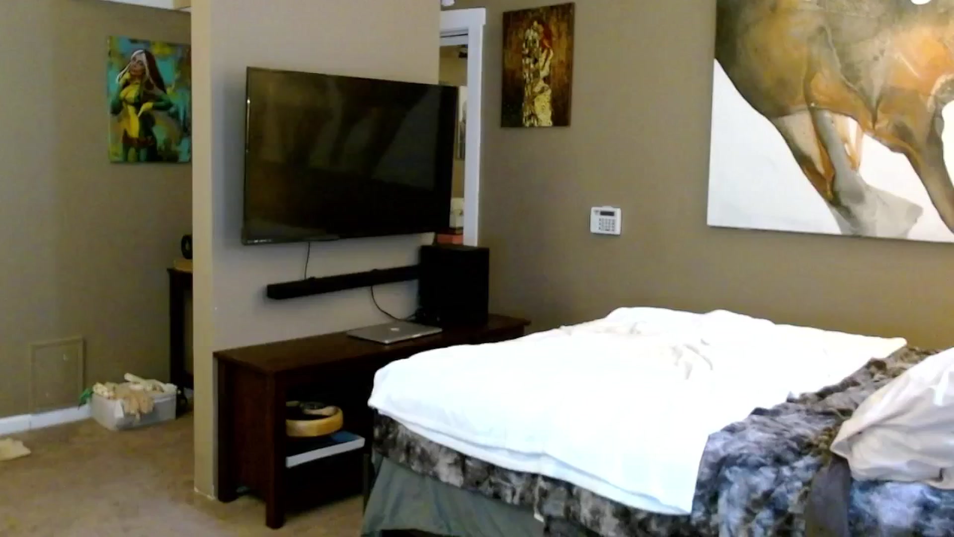 Gallery image thumbnail from theLoveGuru's myfreecams stream on, 11/14/2024, 21:35 image 13 of 20