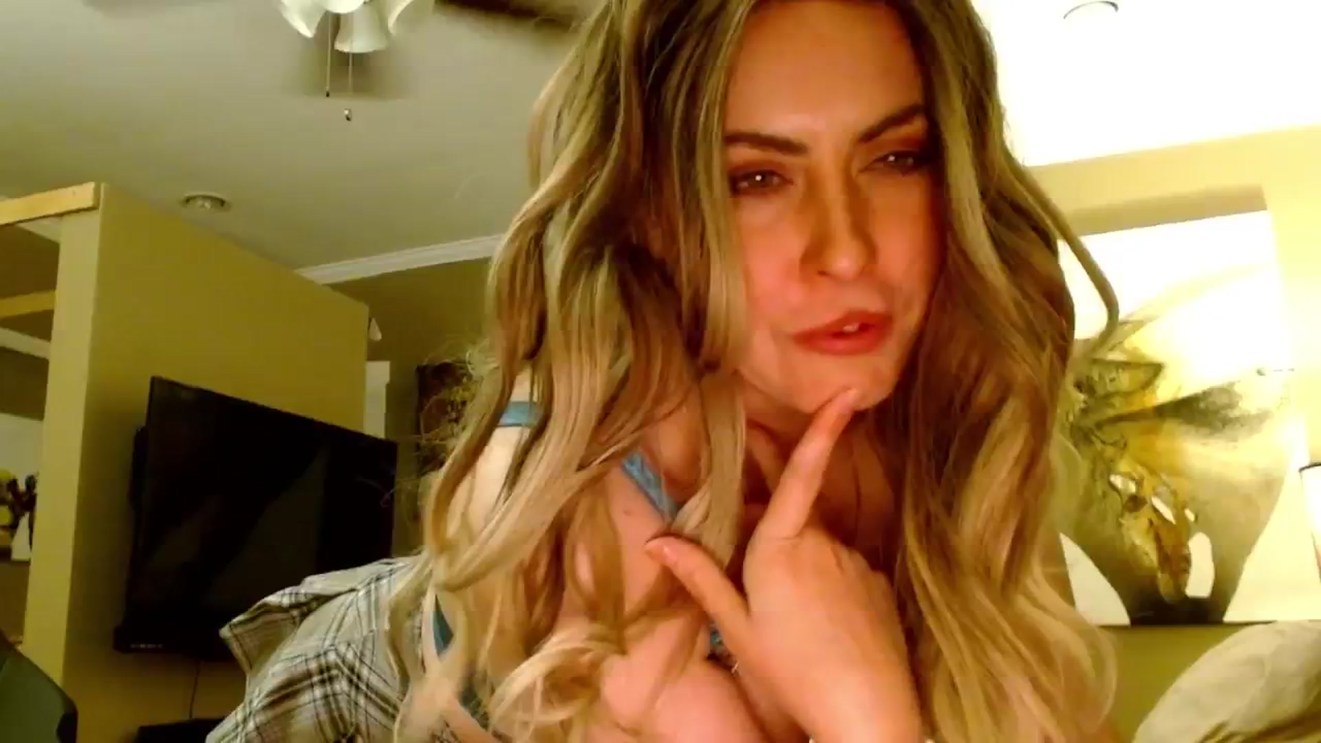 Gallery image thumbnail from theLoveGuru's myfreecams stream on, 11/15/2024, 07:15 image 6 of 20