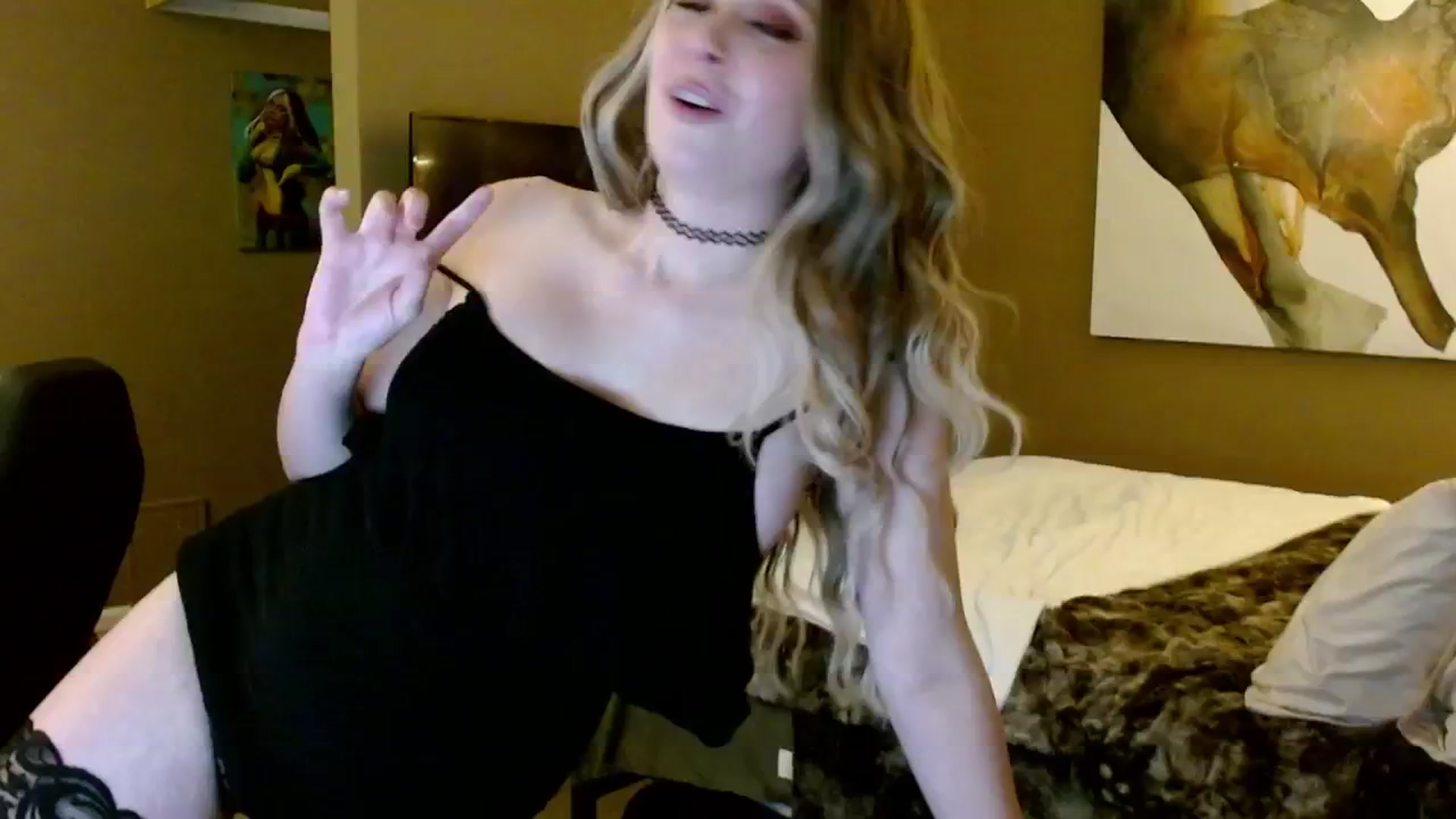 Gallery image thumbnail from theLoveGuru's myfreecams stream on, 11/22/2024, 04:23 image 11 of 20