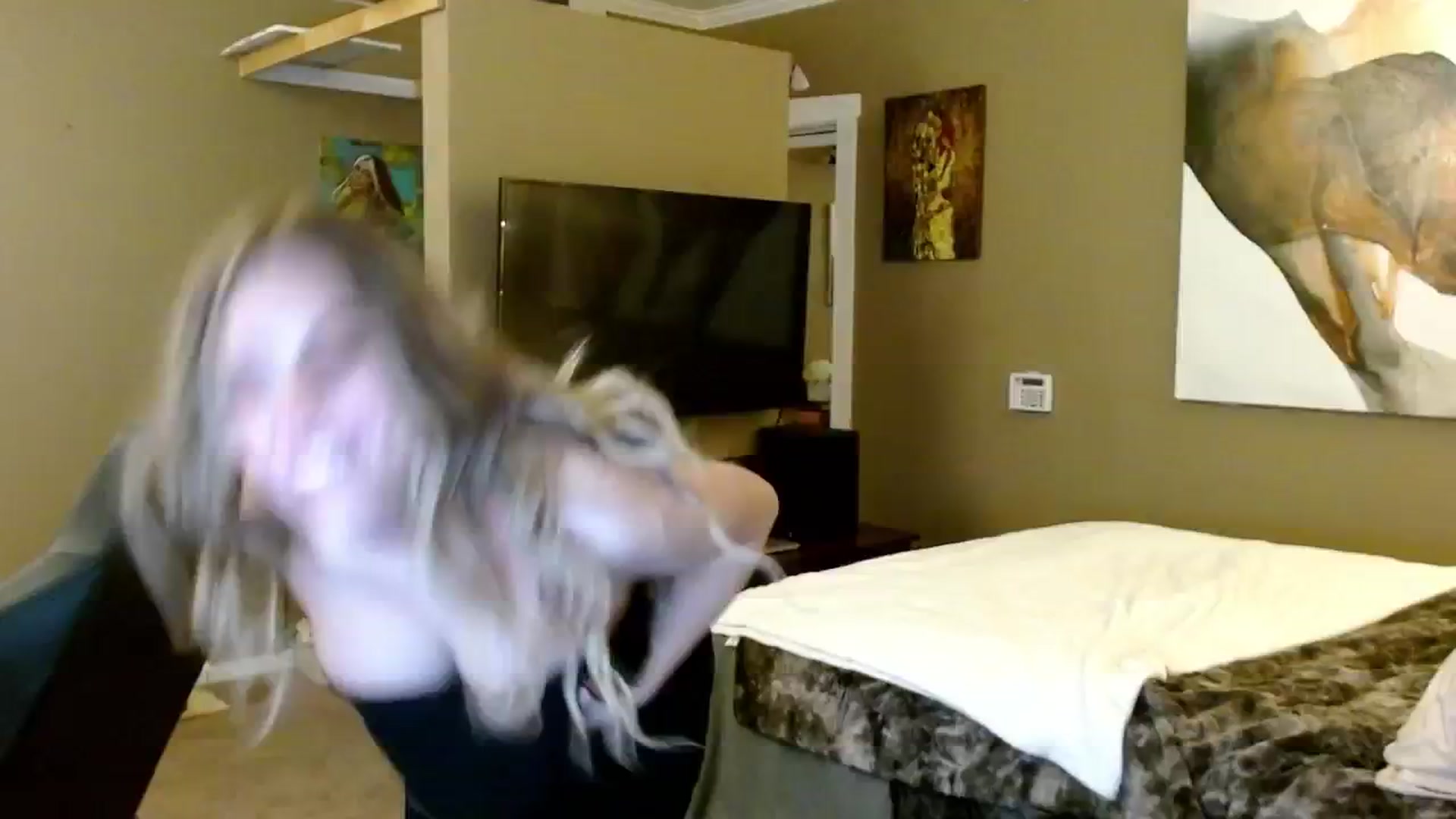 Gallery image thumbnail from theLoveGuru's myfreecams stream on, 11/22/2024, 04:23 image 7 of 20