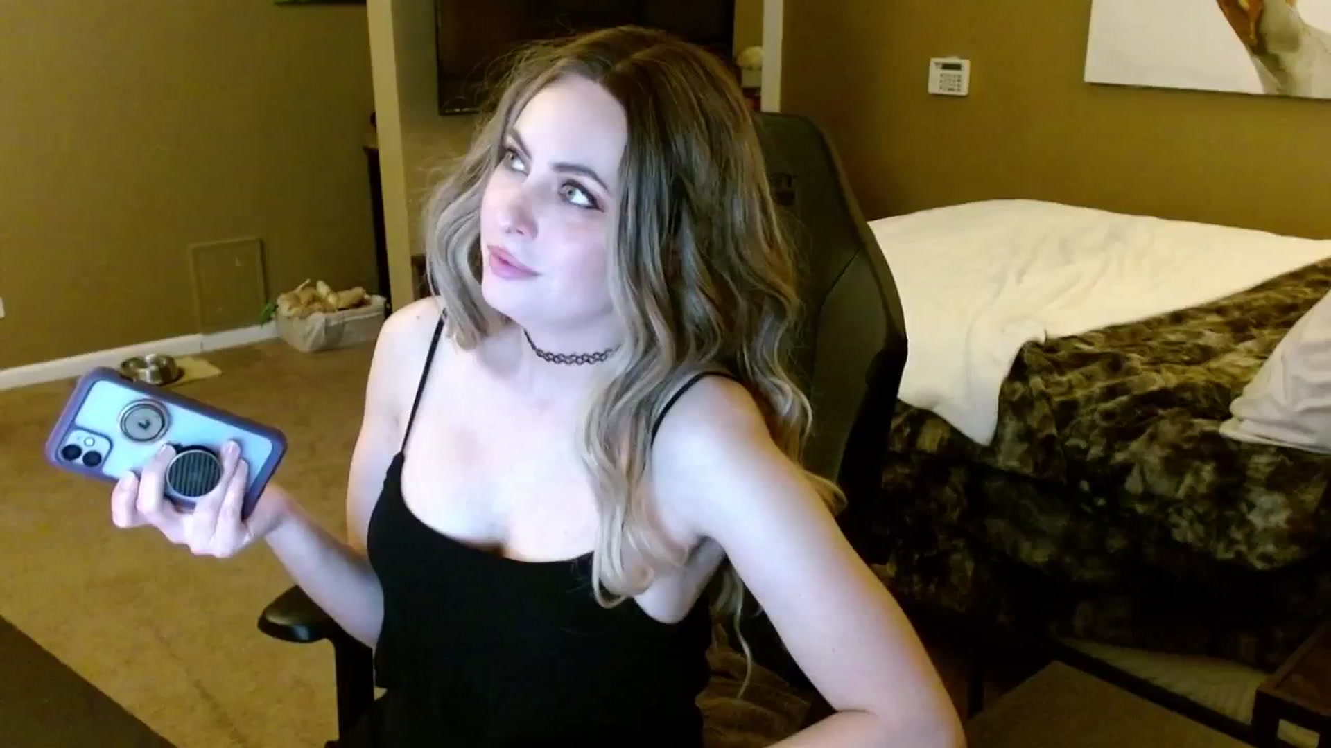 Gallery image thumbnail from theLoveGuru's myfreecams stream on, 11/22/2024, 04:23 image 4 of 20