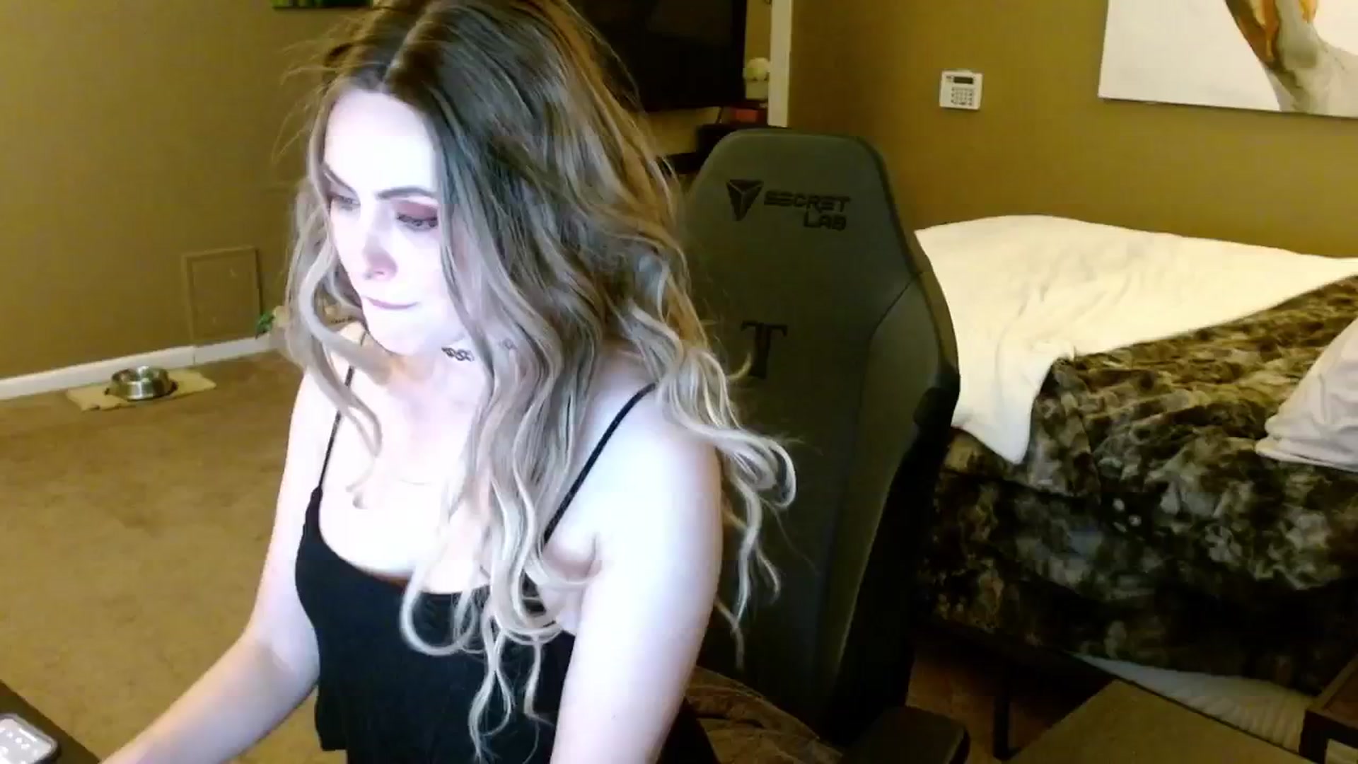 Gallery image thumbnail from theLoveGuru's myfreecams stream on, 11/22/2024, 04:23 image 1 of 20