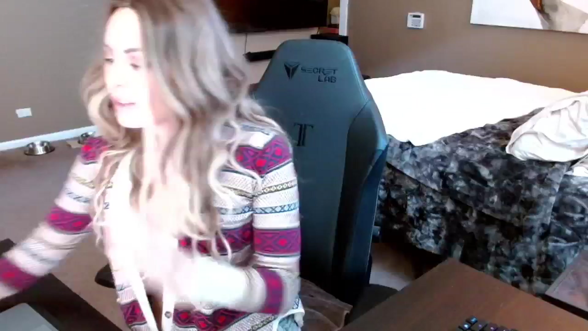 Gallery image thumbnail from theLoveGuru's myfreecams stream on, 11/26/2024, 20:33 image 9 of 20