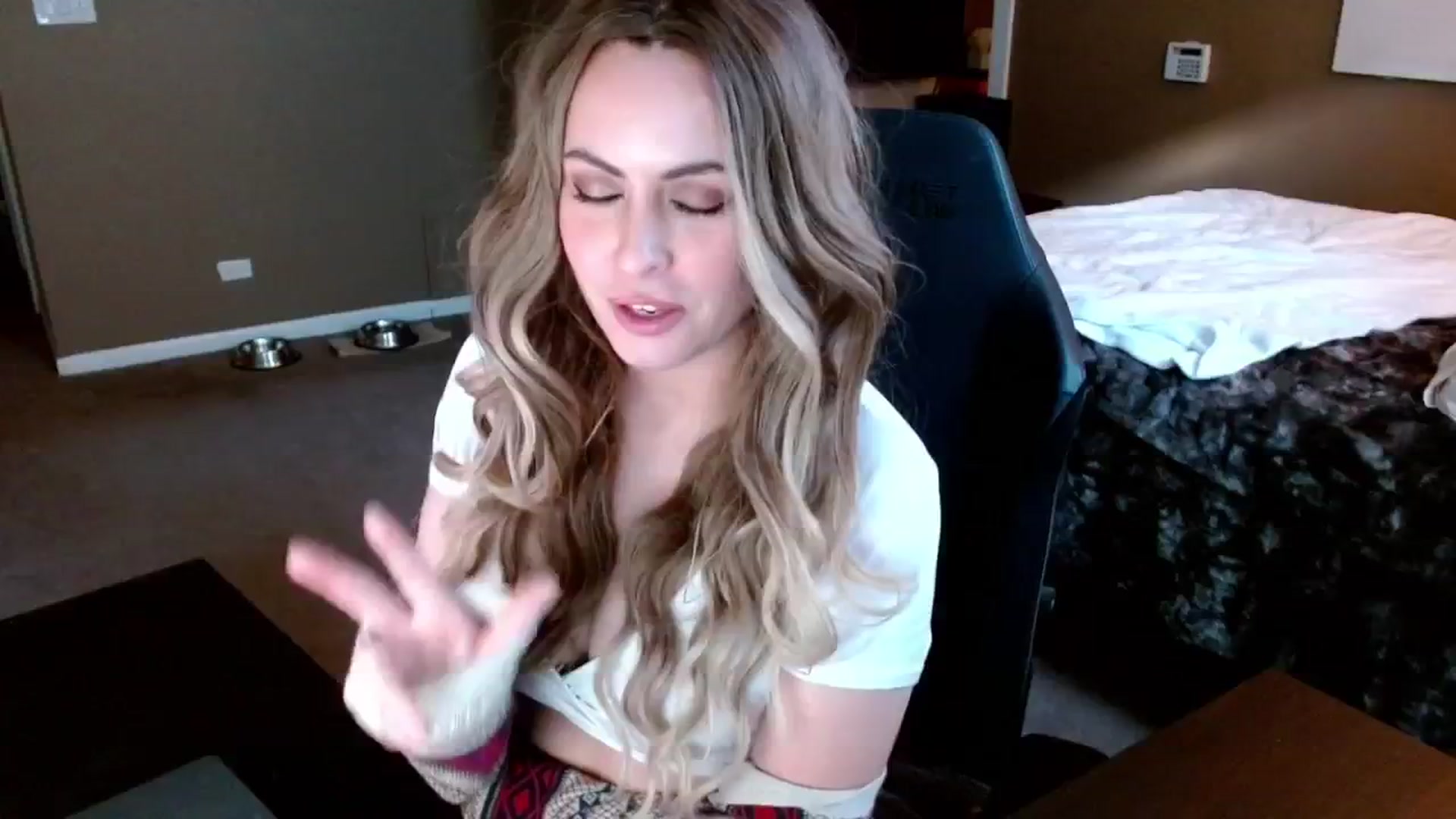 Gallery image thumbnail from theLoveGuru's myfreecams stream on, 11/26/2024, 20:33 image 20 of 20