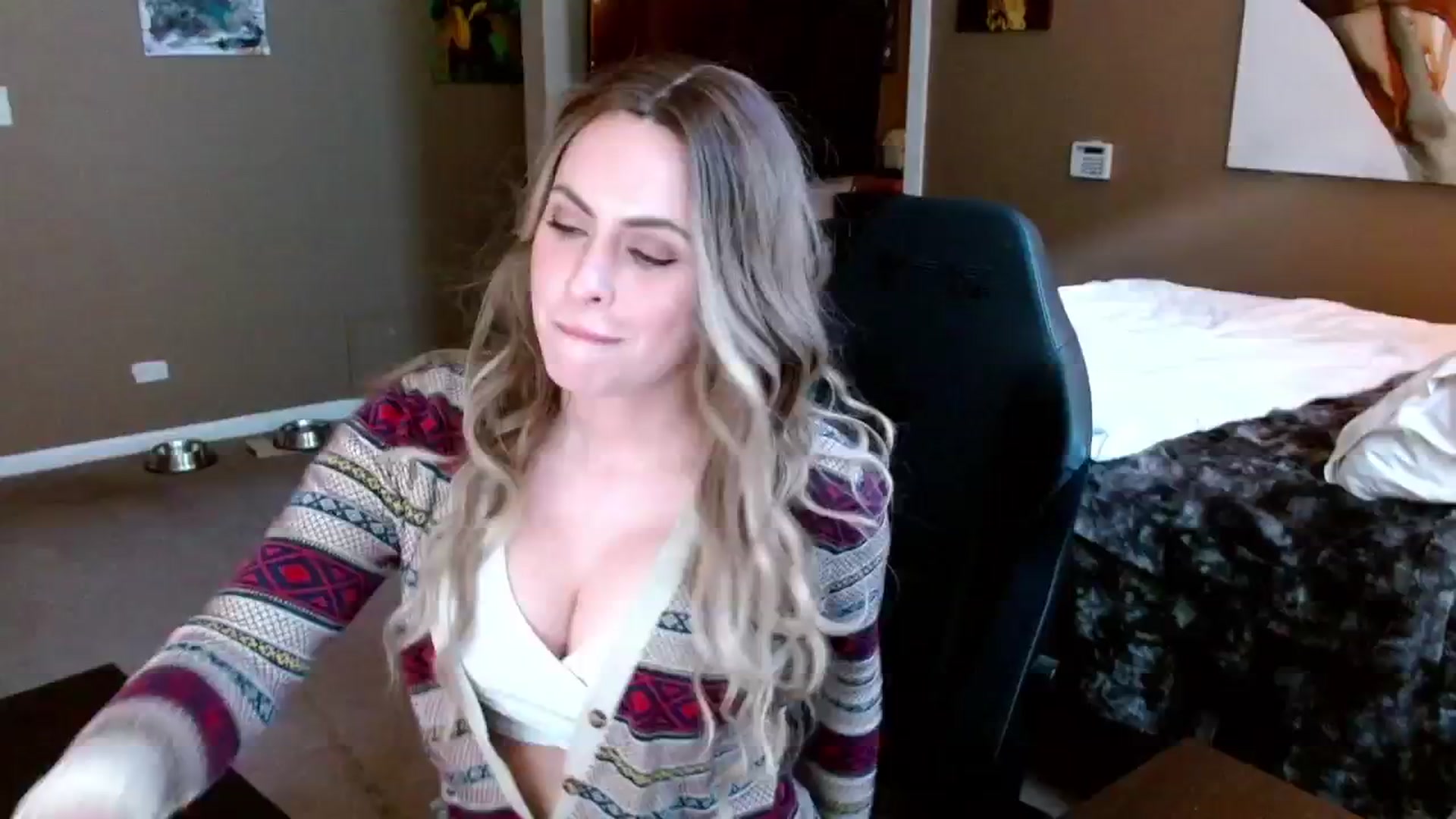 Gallery image thumbnail from theLoveGuru's myfreecams stream on, 11/26/2024, 20:33 image 13 of 20