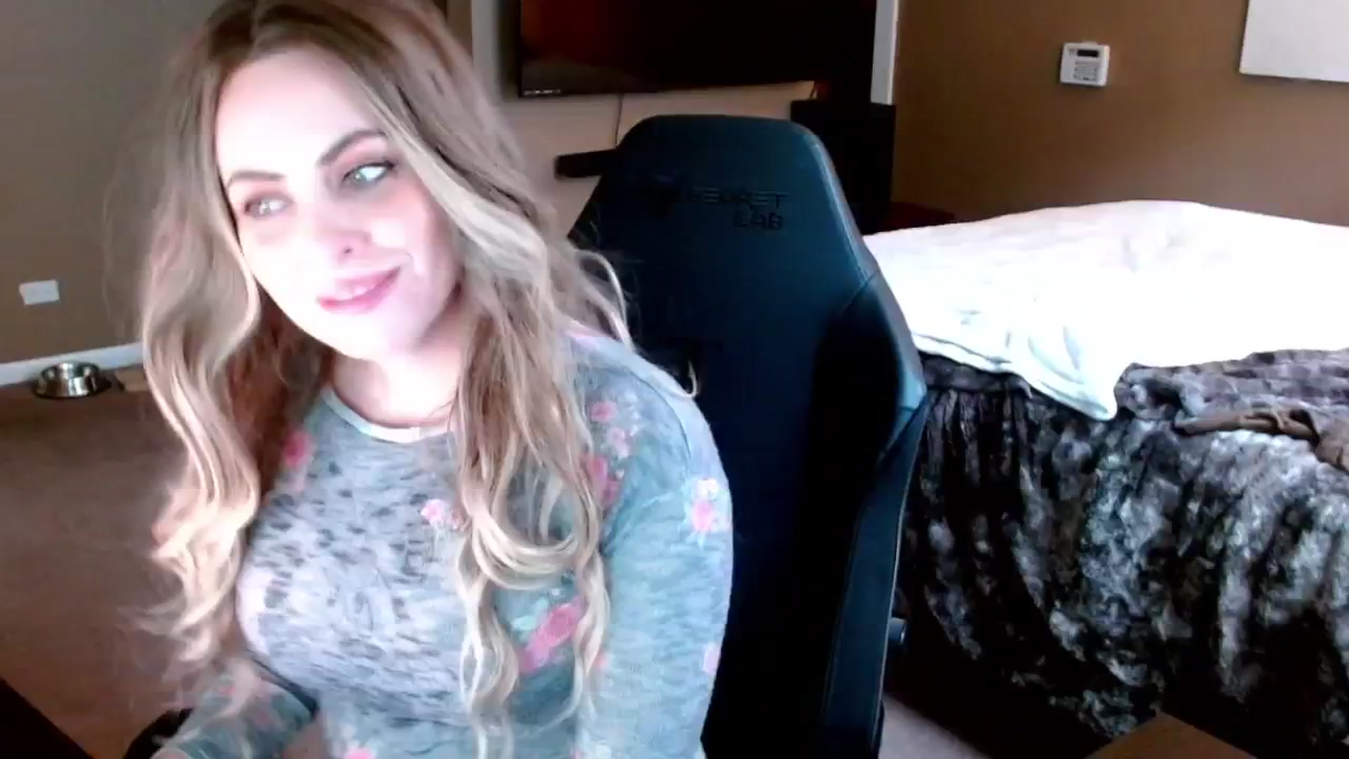 Gallery image thumbnail from theLoveGuru's myfreecams stream on, 12/05/2024, 22:23 image 9 of 20
