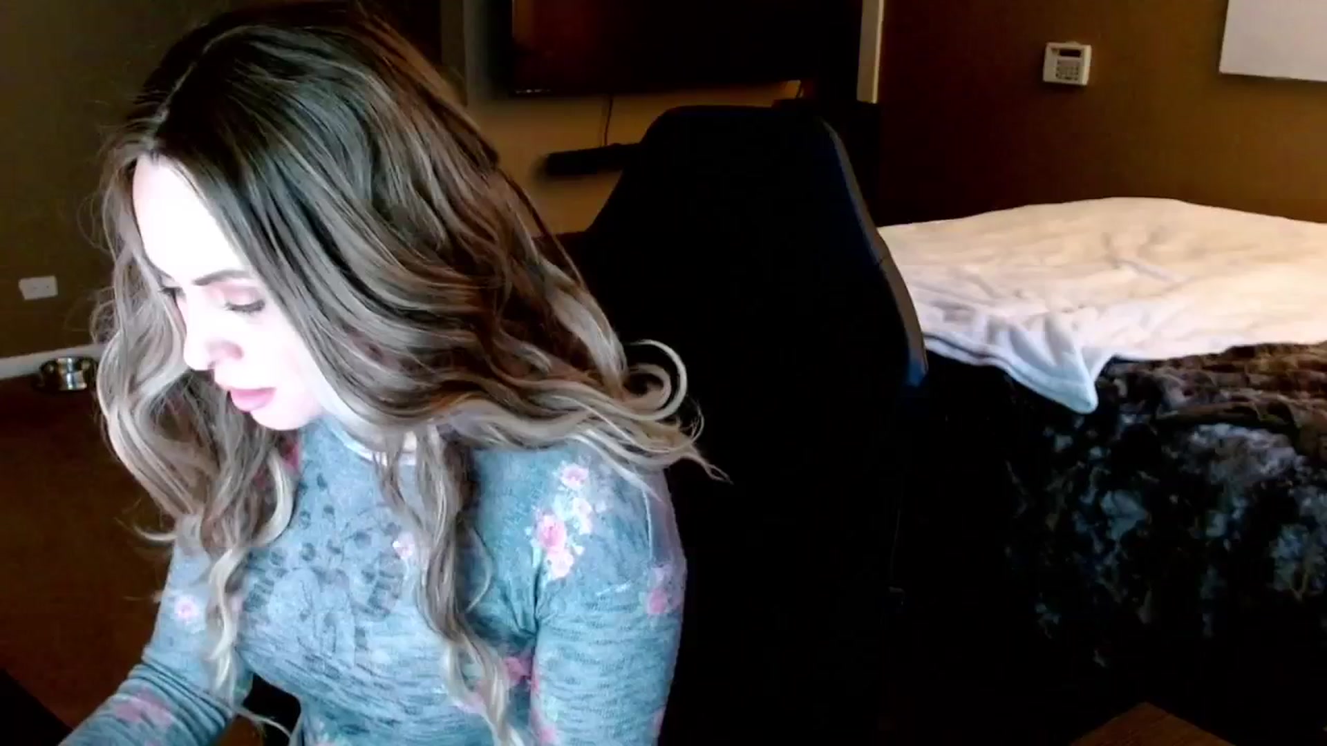 Gallery image thumbnail from theLoveGuru's myfreecams stream on, 12/05/2024, 22:23 image 20 of 20