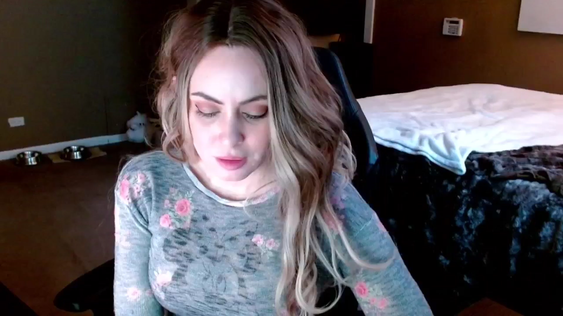 Gallery image thumbnail from theLoveGuru's myfreecams stream on, 12/05/2024, 22:23 image 13 of 20