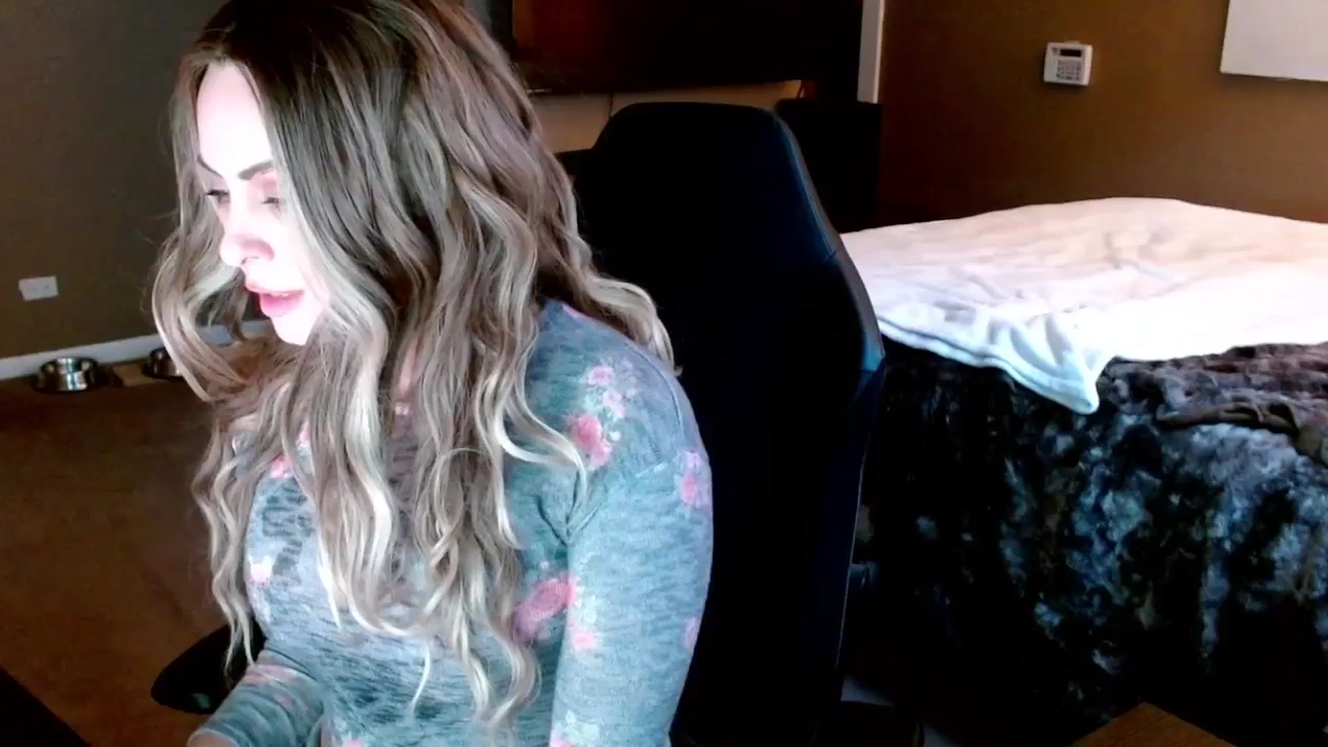 Gallery image thumbnail from theLoveGuru's myfreecams stream on, 12/05/2024, 22:23 image 16 of 20