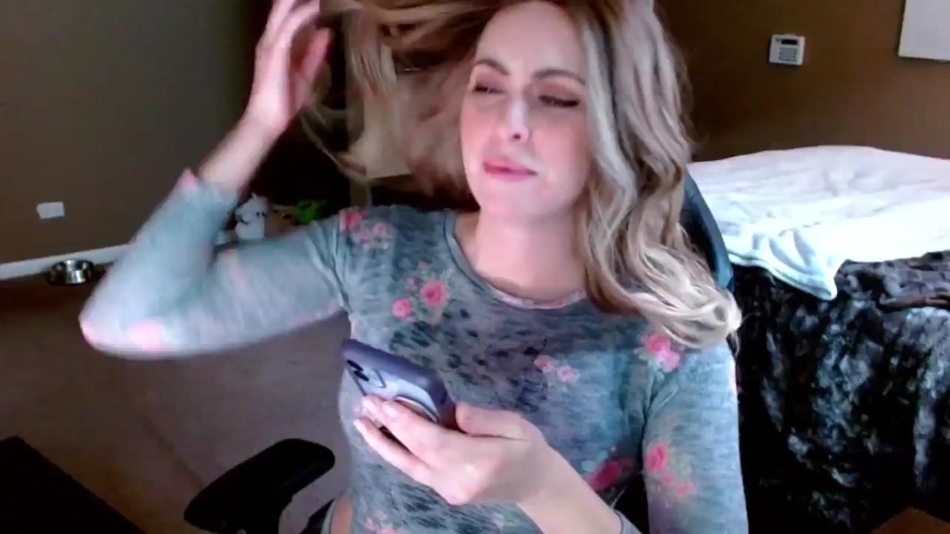 Gallery image thumbnail from theLoveGuru's myfreecams stream on, 12/05/2024, 22:23 image 3 of 20