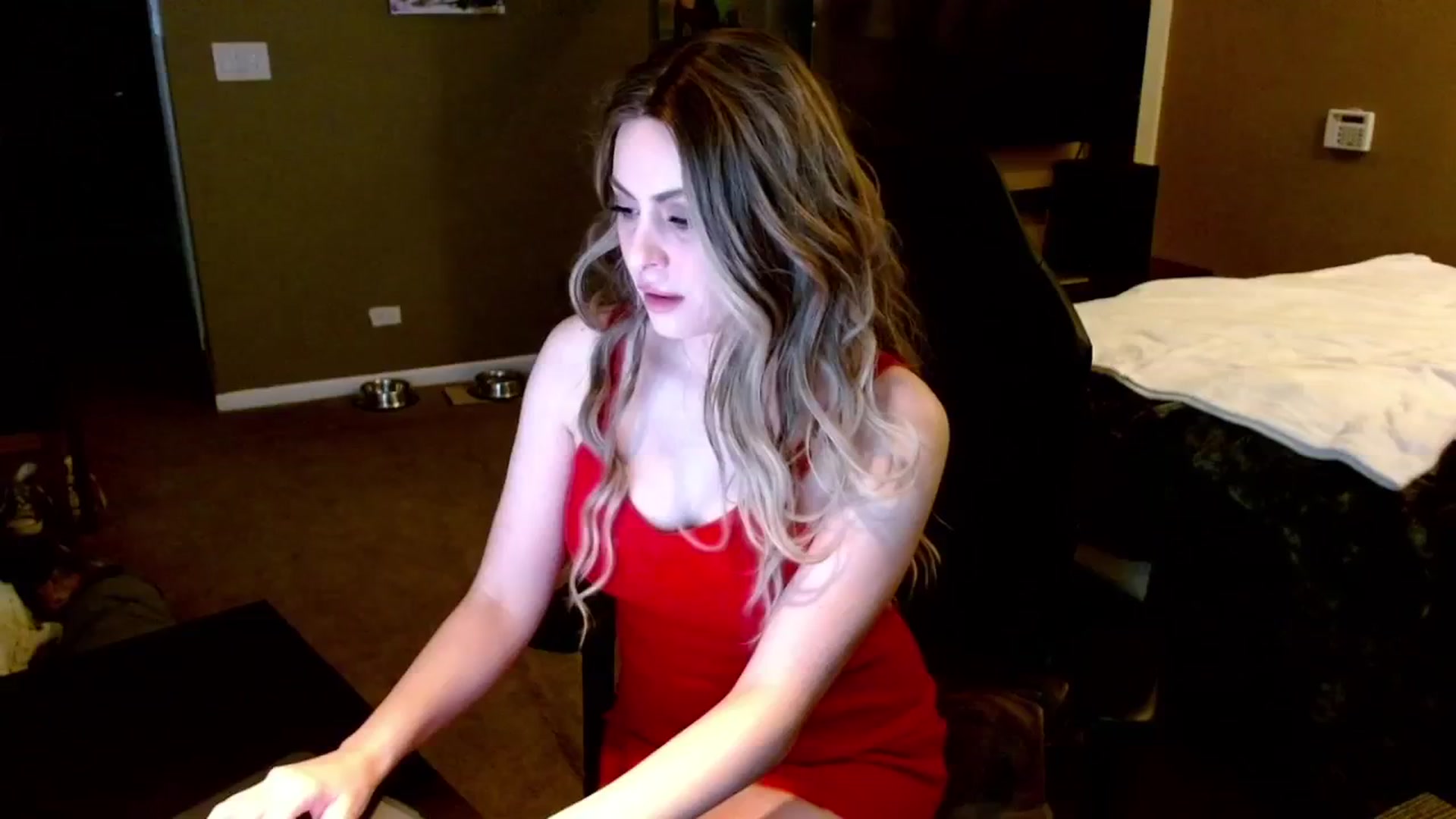Gallery image thumbnail from theLoveGuru's myfreecams stream on, 12/06/2024, 23:17 image 8 of 20