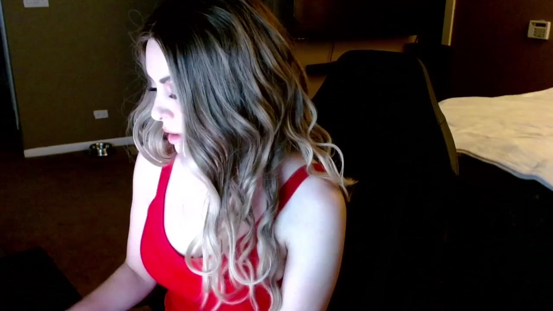 Gallery image thumbnail from theLoveGuru's myfreecams stream on, 12/06/2024, 23:17 image 1 of 20
