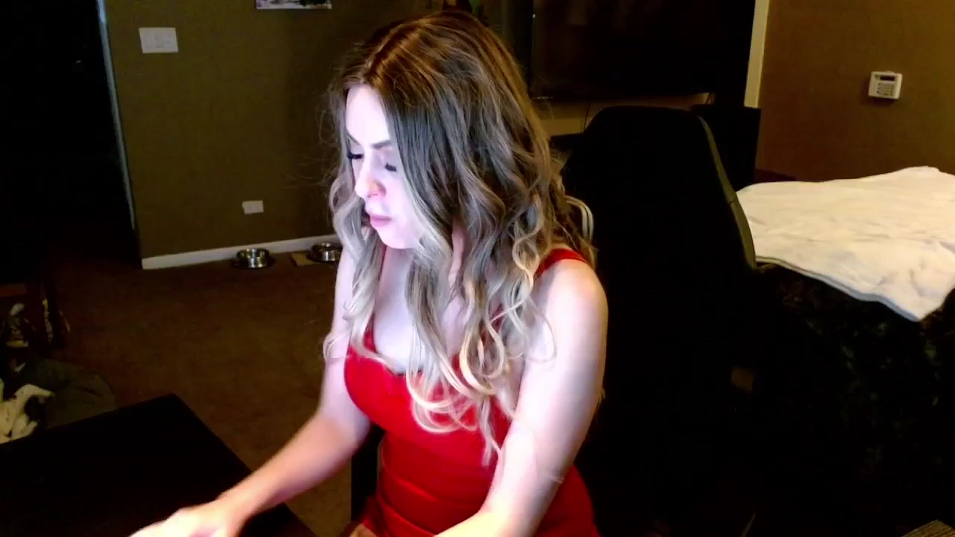 Gallery image thumbnail from theLoveGuru's myfreecams stream on, 12/06/2024, 23:17 image 14 of 20