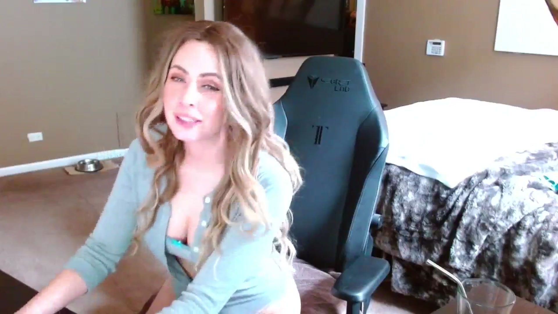 Gallery image thumbnail from theLoveGuru's myfreecams stream on, 12/12/2024, 19:41 image 16 of 20