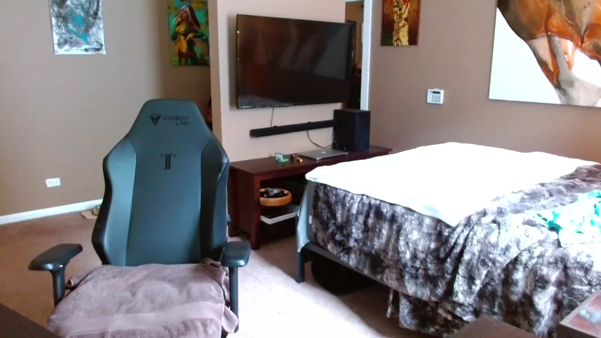 Gallery image thumbnail from theLoveGuru's myfreecams stream on, 12/12/2024, 19:41 image 14 of 20