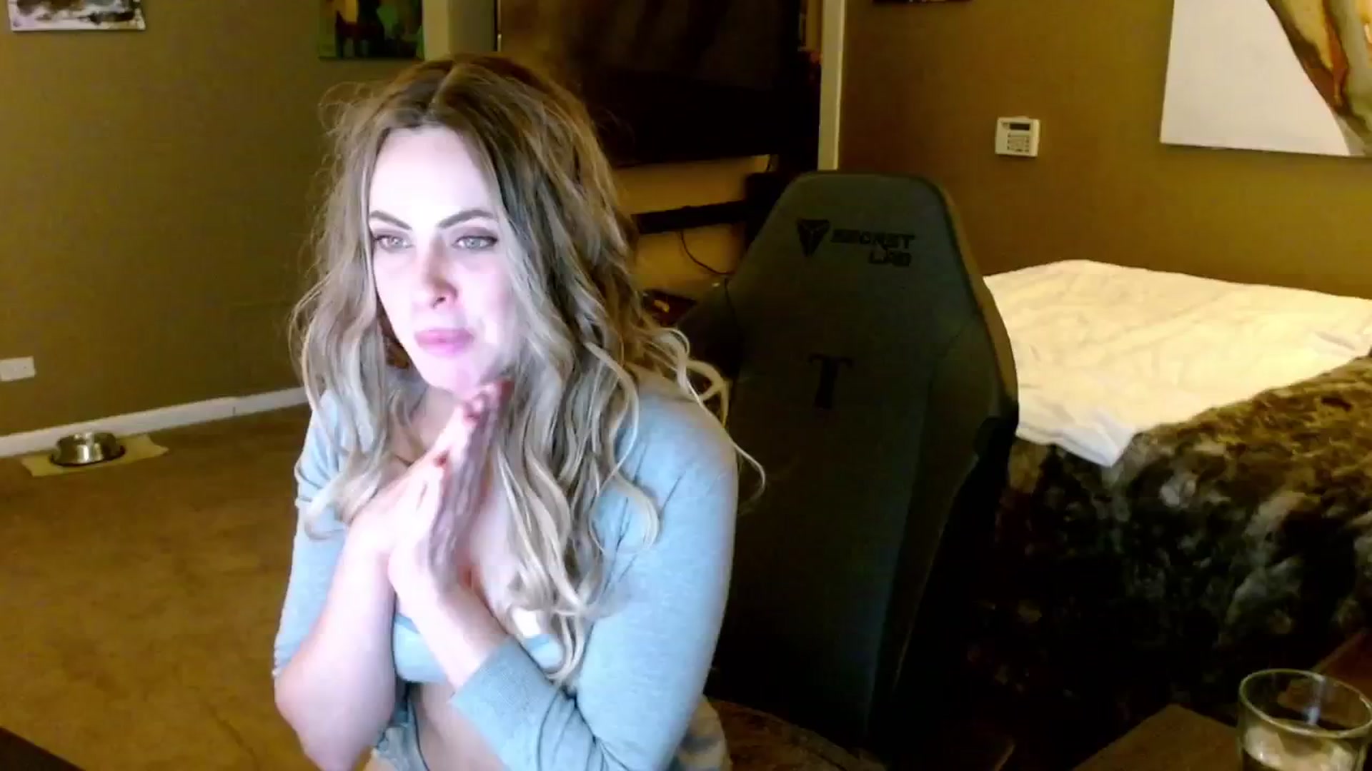 Gallery image thumbnail from theLoveGuru's myfreecams stream on, 12/13/2024, 04:20 image 17 of 20