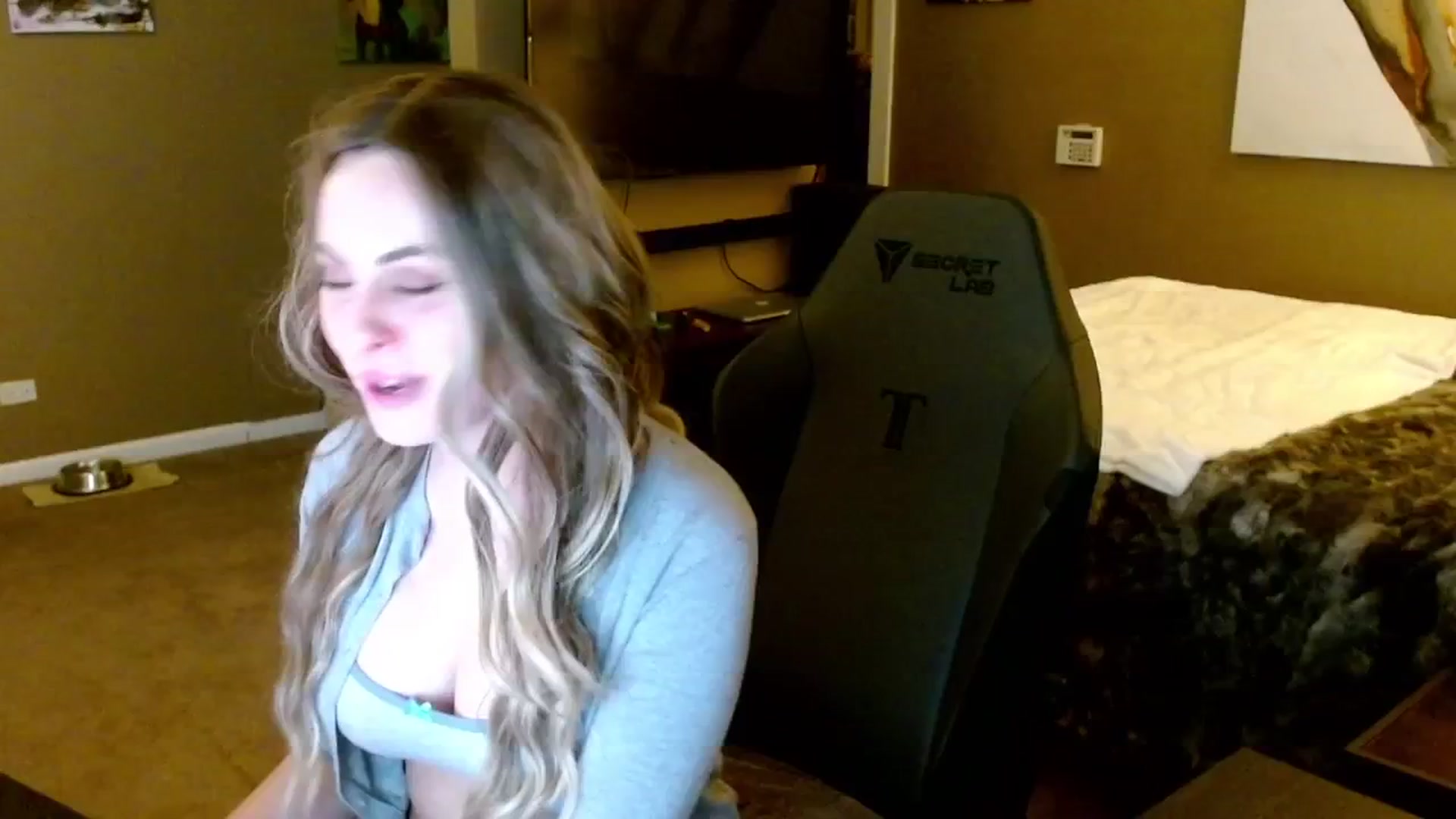 Gallery image thumbnail from theLoveGuru's myfreecams stream on, 12/13/2024, 04:20 image 12 of 20