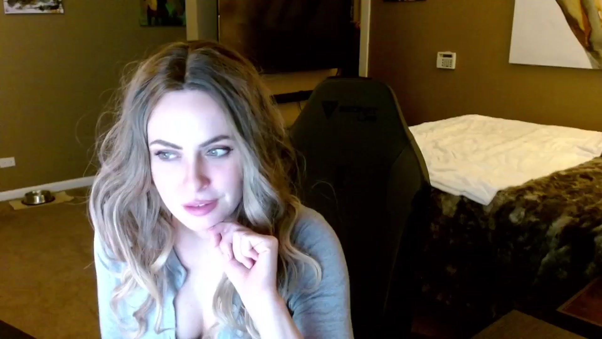 Gallery image thumbnail from theLoveGuru's myfreecams stream on, 12/13/2024, 04:20 image 6 of 20