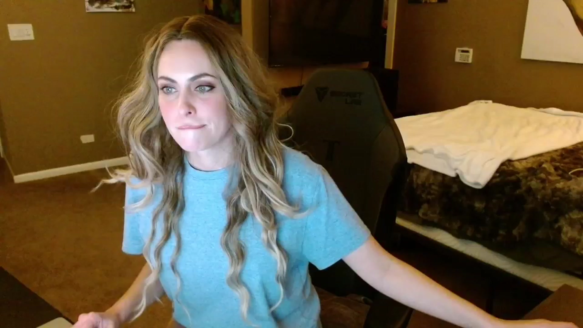 Gallery image thumbnail from theLoveGuru's myfreecams stream on, 12/21/2024, 01:28 image 4 of 20