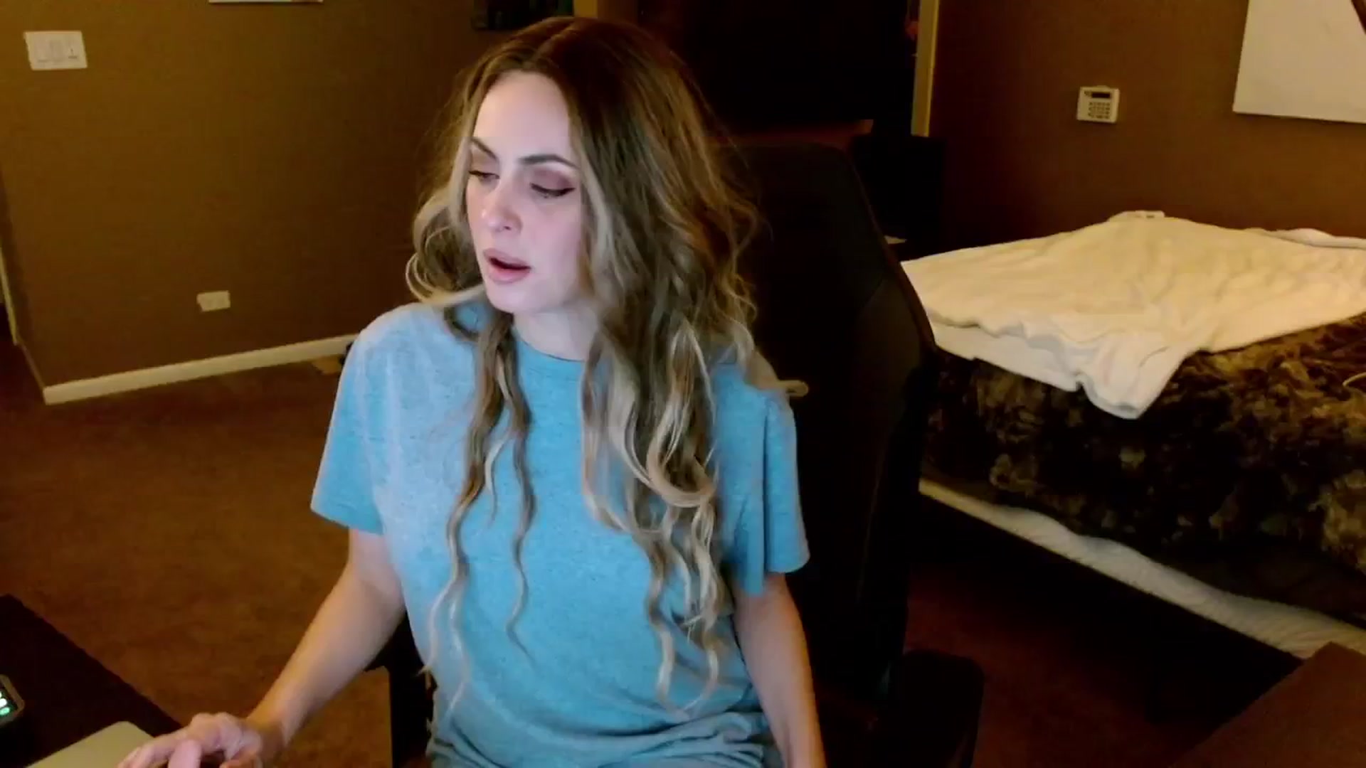 Gallery image thumbnail from theLoveGuru's myfreecams stream on, 12/21/2024, 01:28 image 1 of 20