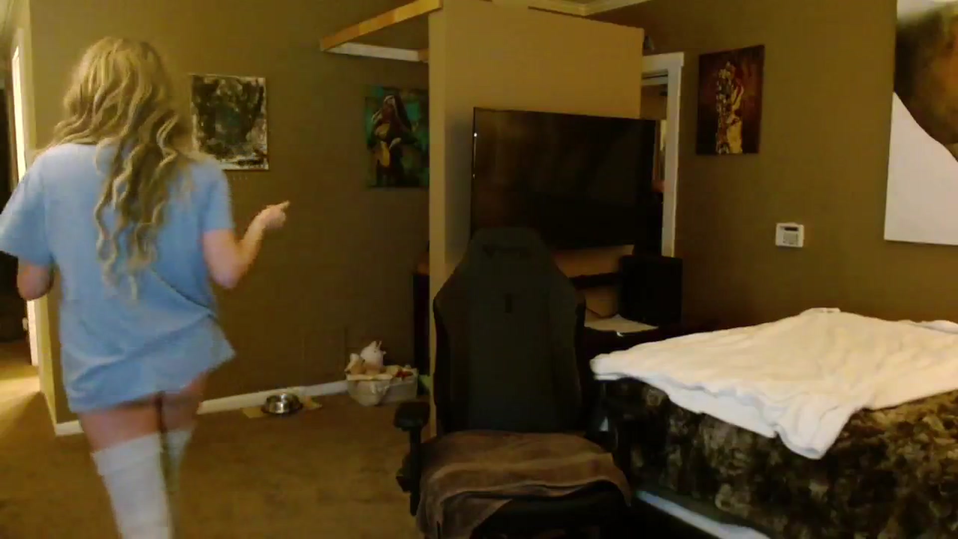 Gallery image thumbnail from theLoveGuru's myfreecams stream on, 12/21/2024, 01:28 image 13 of 20