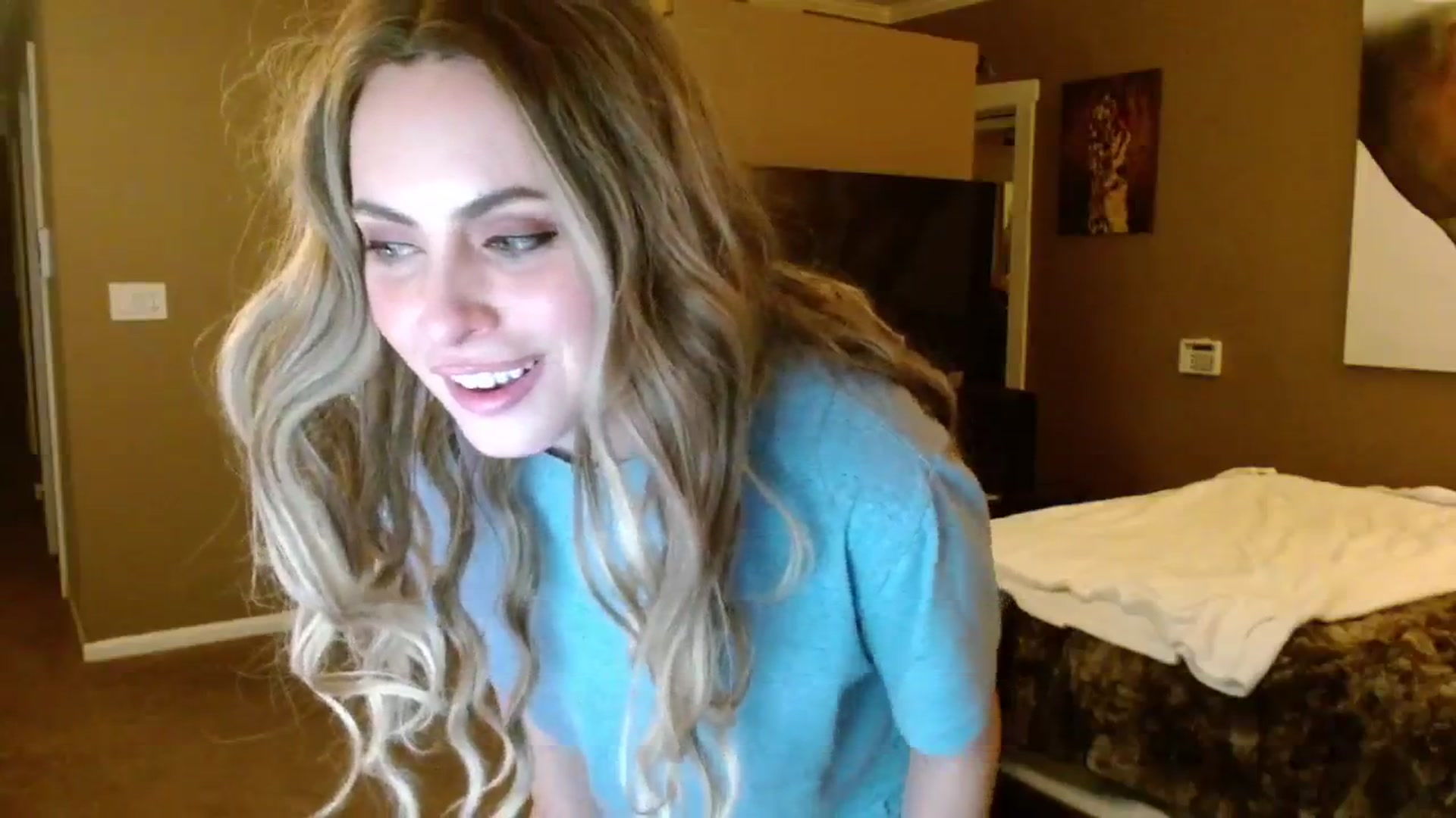 Gallery image thumbnail from theLoveGuru's myfreecams stream on, 12/21/2024, 01:28 image 15 of 20