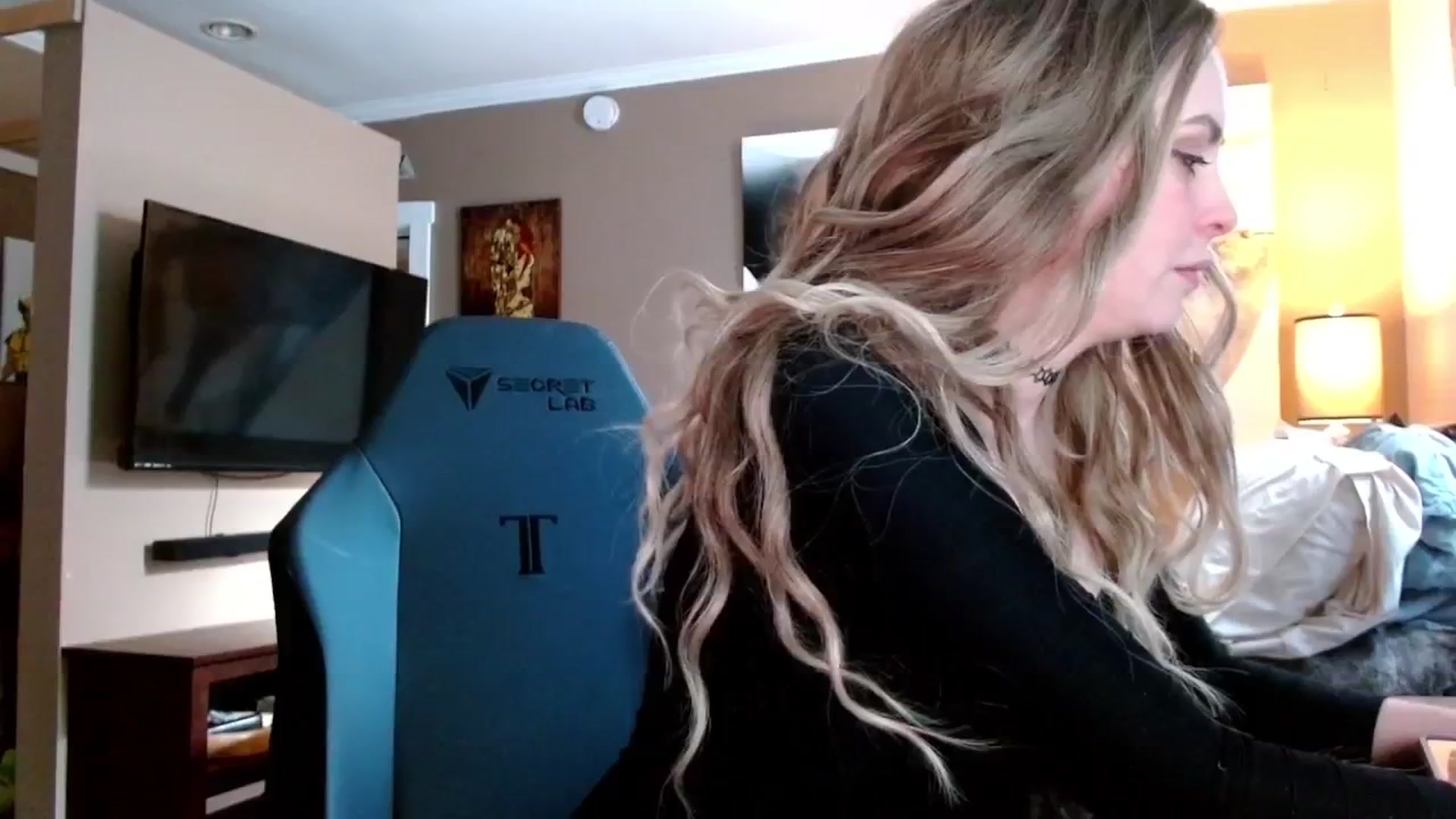 Gallery image thumbnail from theLoveGuru's myfreecams stream on, 01/15/2025, 19:20 image 16 of 20