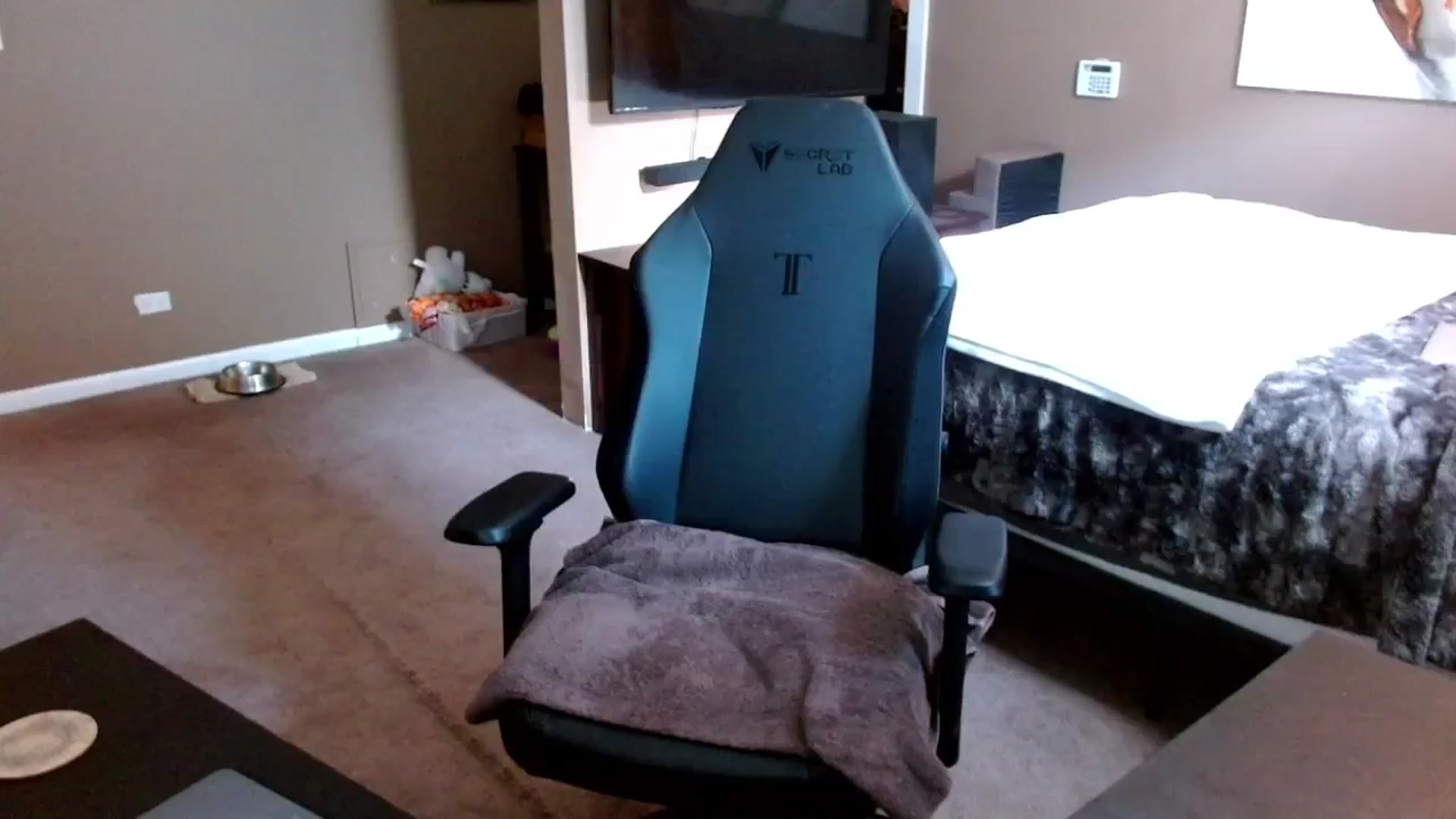 Gallery image thumbnail from theLoveGuru's myfreecams stream on, 01/15/2025, 19:20 image 11 of 20