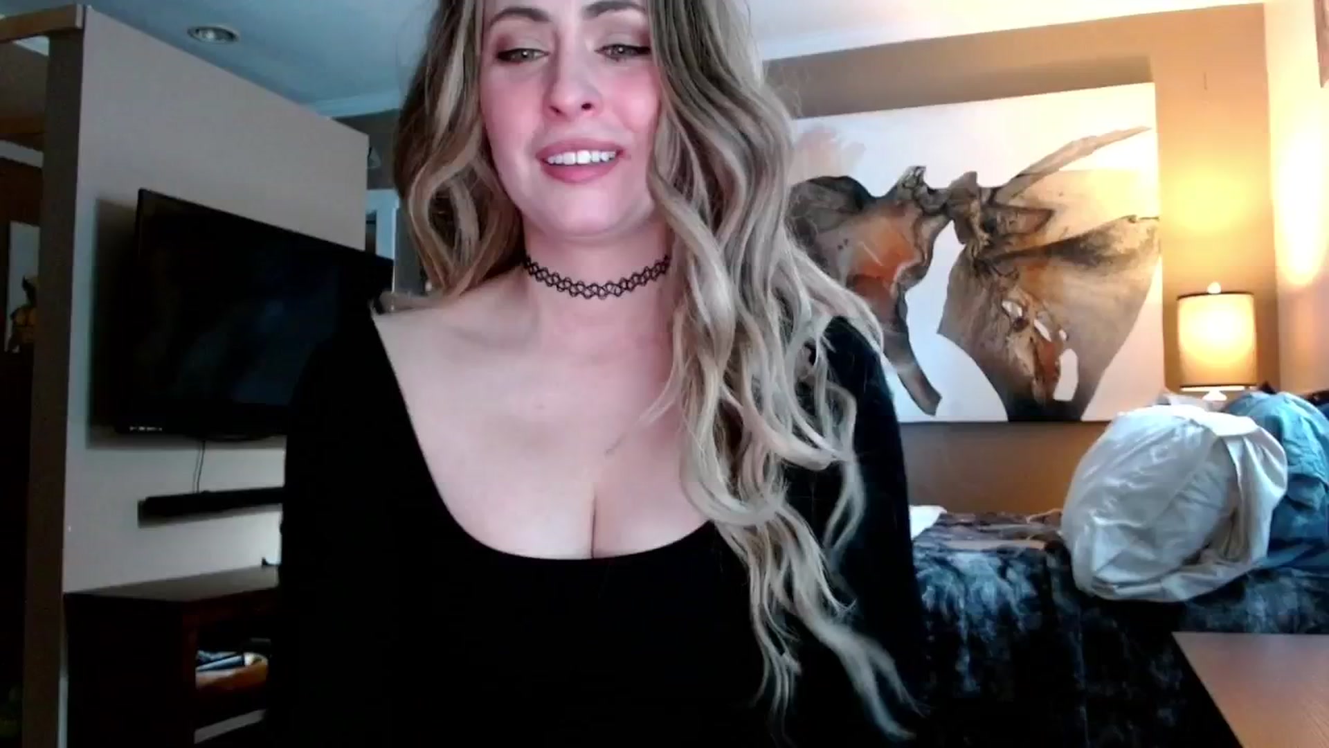 Gallery image thumbnail from theLoveGuru's myfreecams stream on, 01/15/2025, 19:20 image 17 of 20