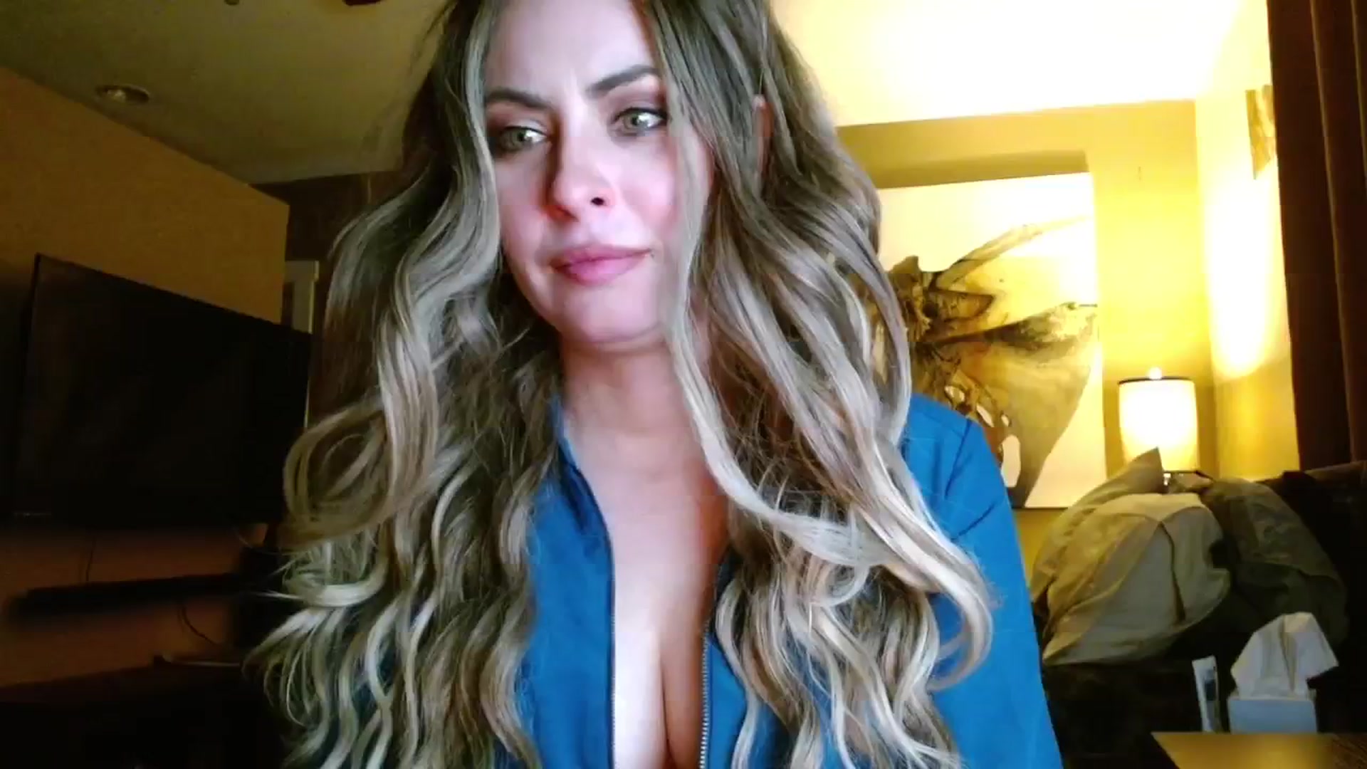 Gallery image thumbnail from theLoveGuru's myfreecams stream on, 01/16/2025, 06:45 image 5 of 20