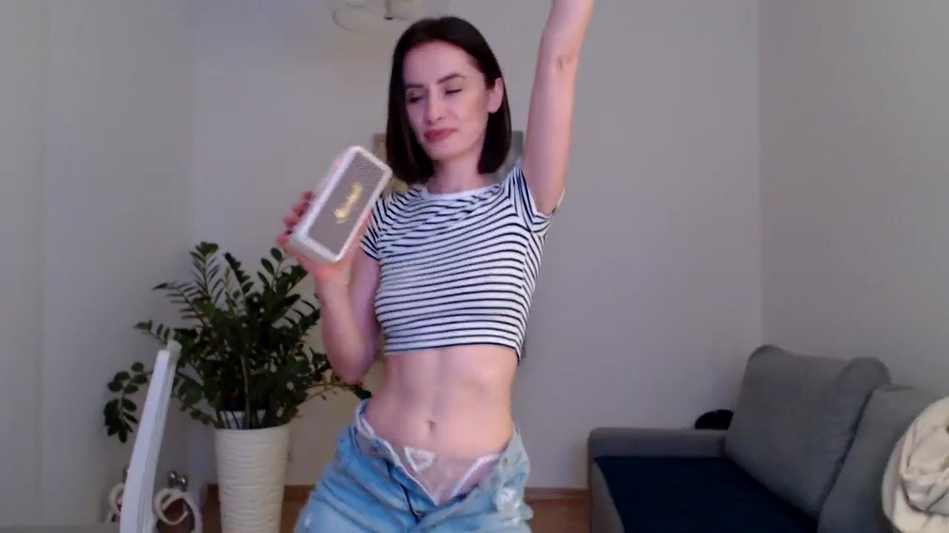 Gallery image thumbnail from the_realpearl's myfreecams stream on, 01/03/2024, 17:13 image 9 of 20