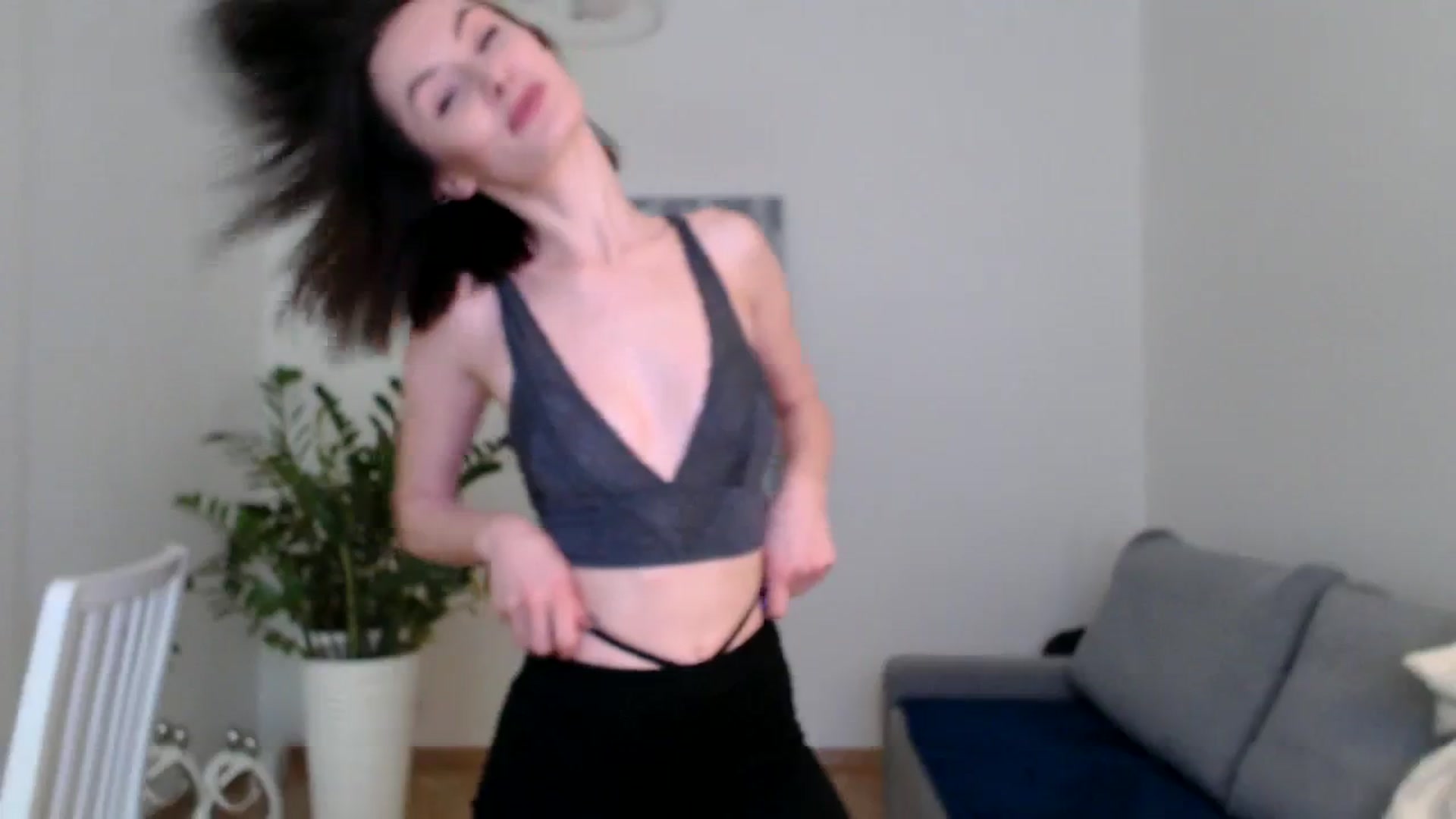 Gallery image thumbnail from the_realpearl's myfreecams stream on, 01/04/2024, 10:41 image 20 of 20