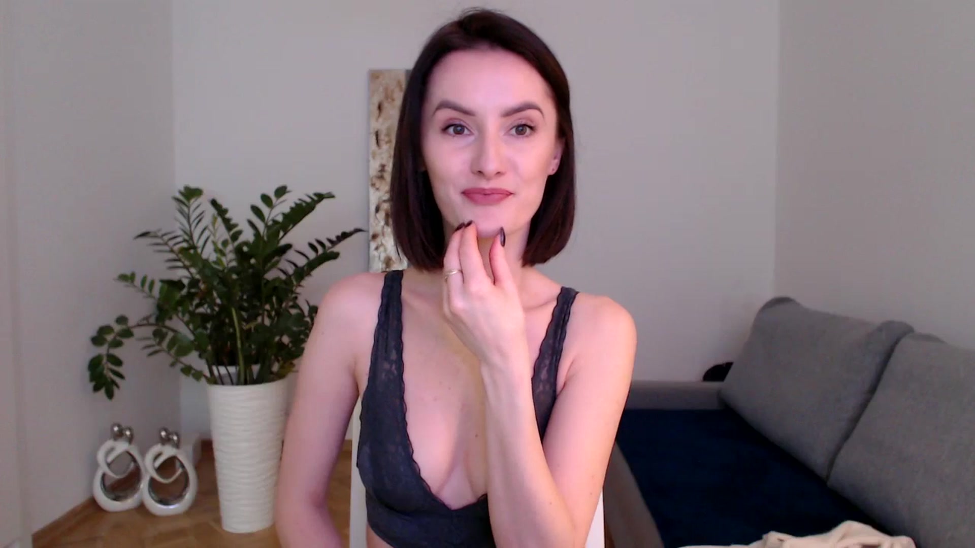 Gallery image thumbnail from the_realpearl's myfreecams stream on, 01/04/2024, 10:41 image 14 of 20