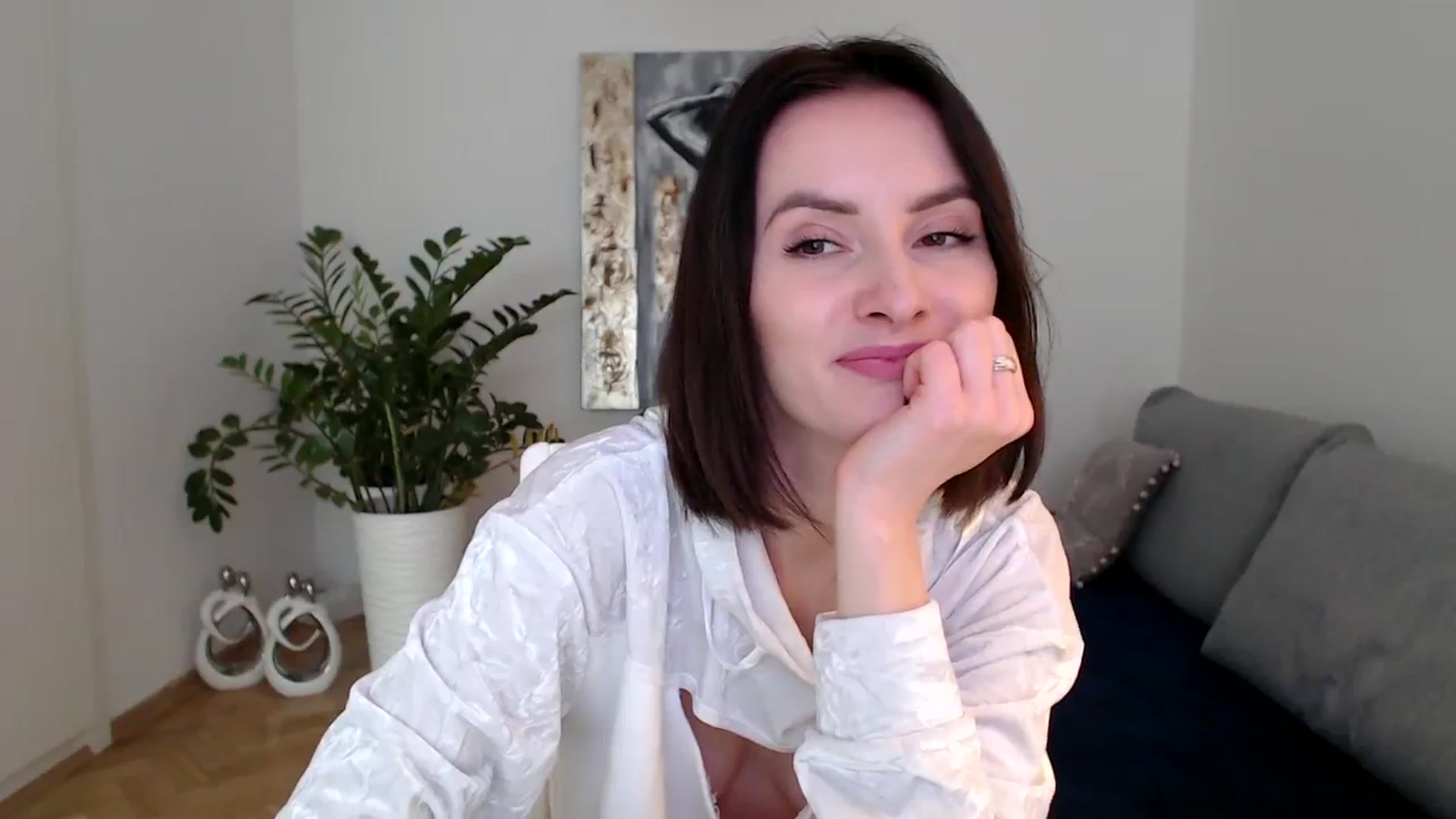 Gallery image thumbnail from the_realpearl's myfreecams stream on, 01/05/2024, 11:30 image 4 of 20