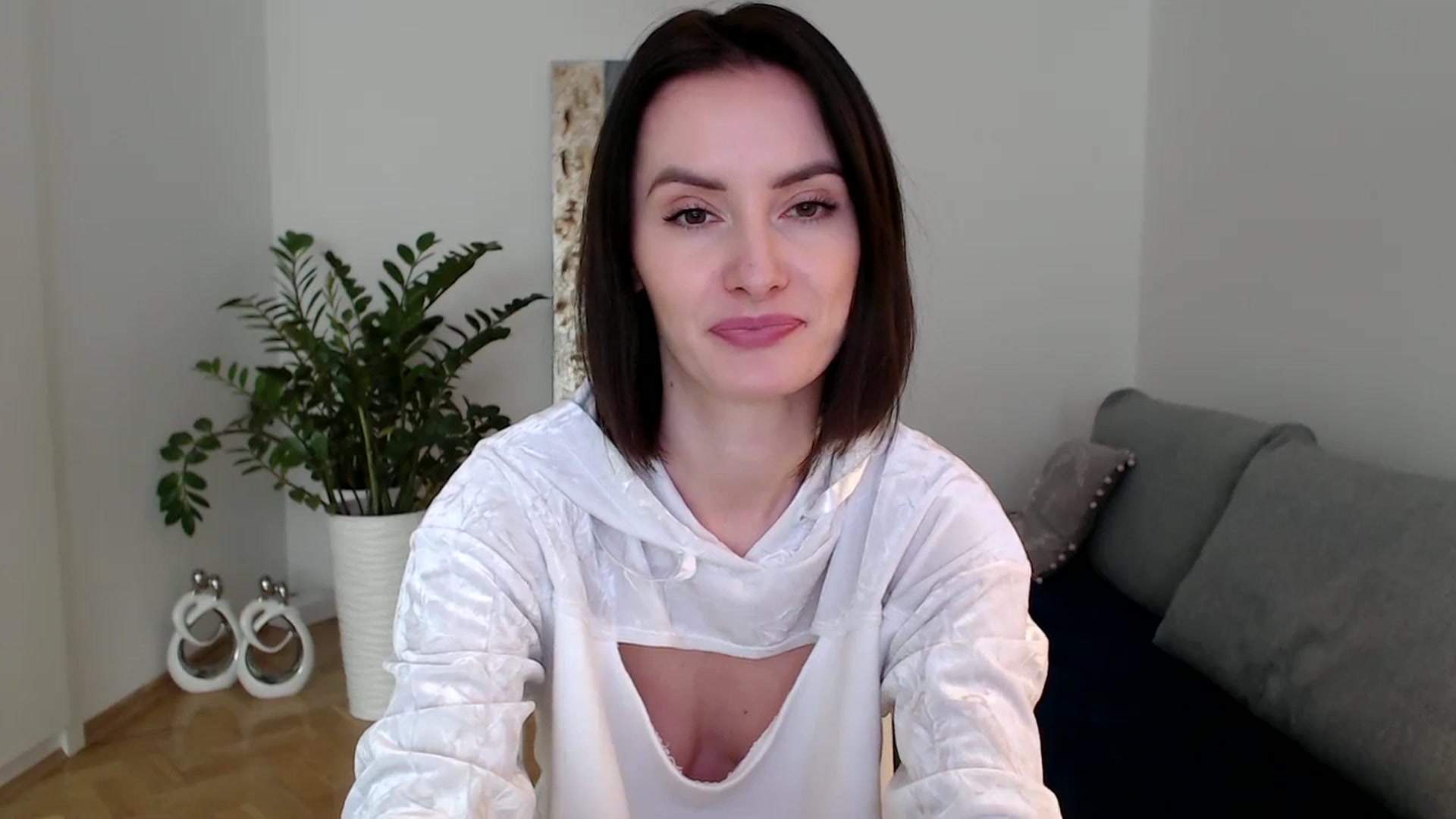 Gallery image thumbnail from the_realpearl's myfreecams stream on, 01/05/2024, 11:30 image 17 of 20