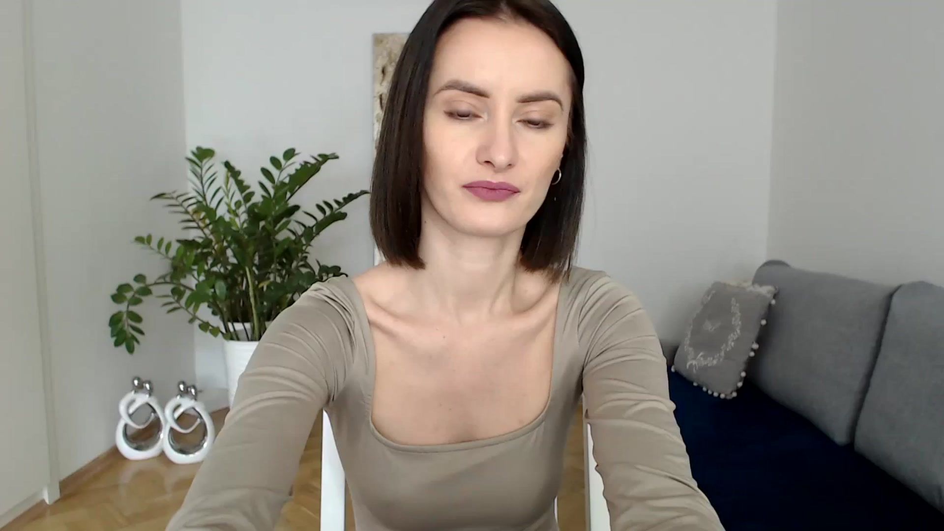 Gallery image thumbnail from the_realpearl's myfreecams stream on, 01/08/2024, 11:23 image 10 of 20