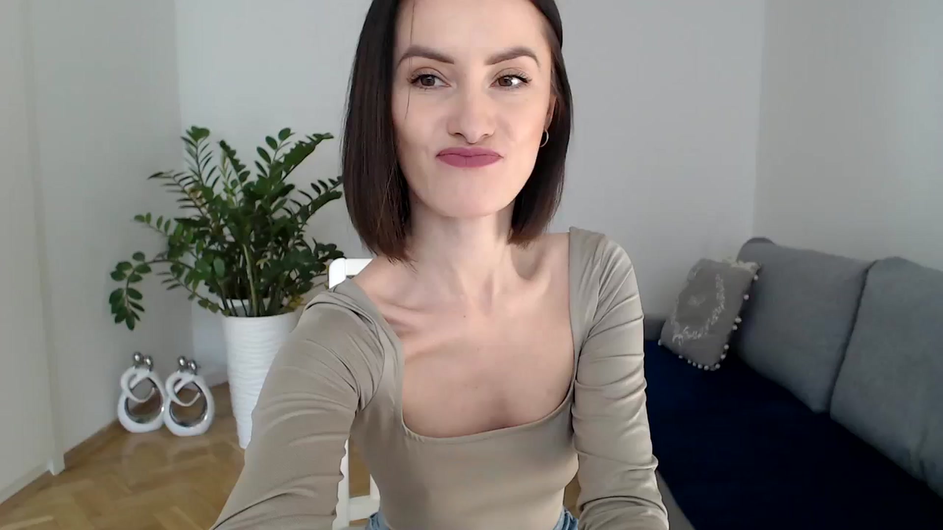 Gallery image thumbnail from the_realpearl's myfreecams stream on, 01/08/2024, 11:23 image 18 of 20