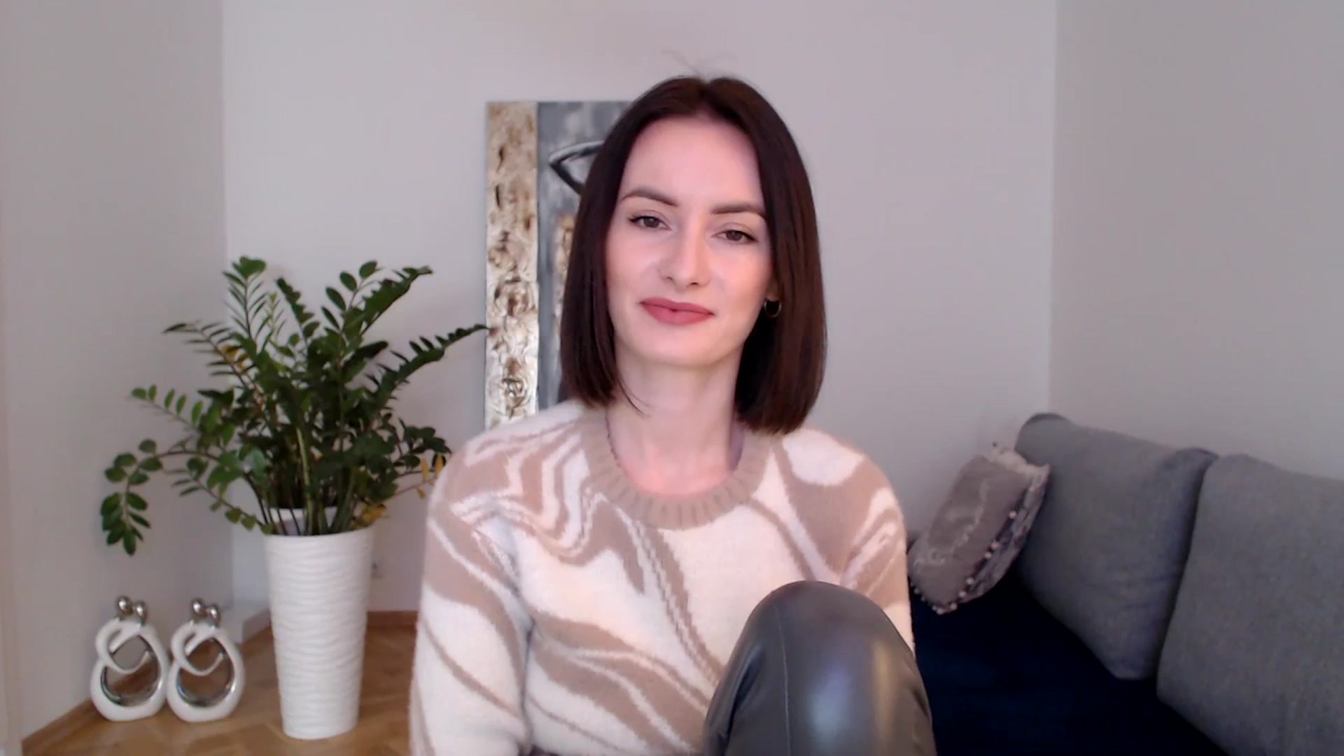 Gallery image thumbnail from the_realpearl's myfreecams stream on, 01/11/2024, 11:15 image 17 of 20