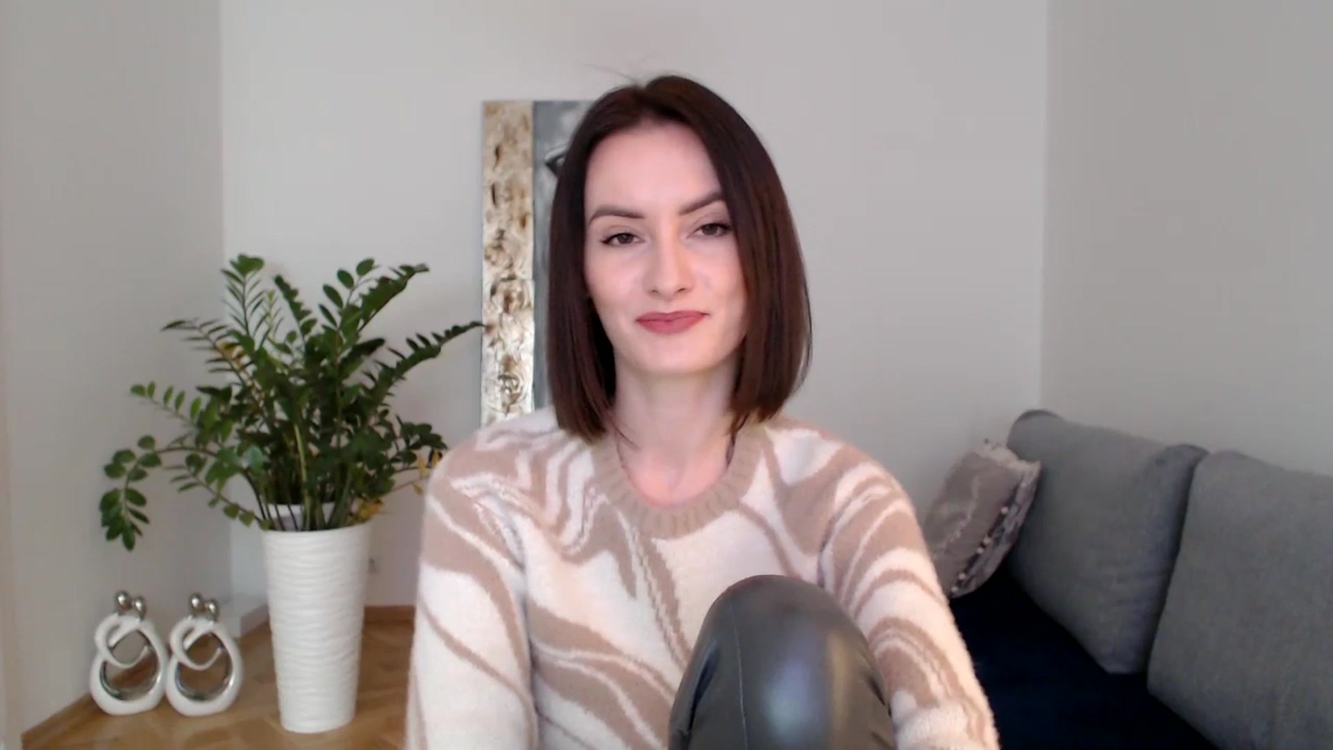 Gallery image thumbnail from the_realpearl's myfreecams stream on, 01/11/2024, 11:15 image 18 of 20