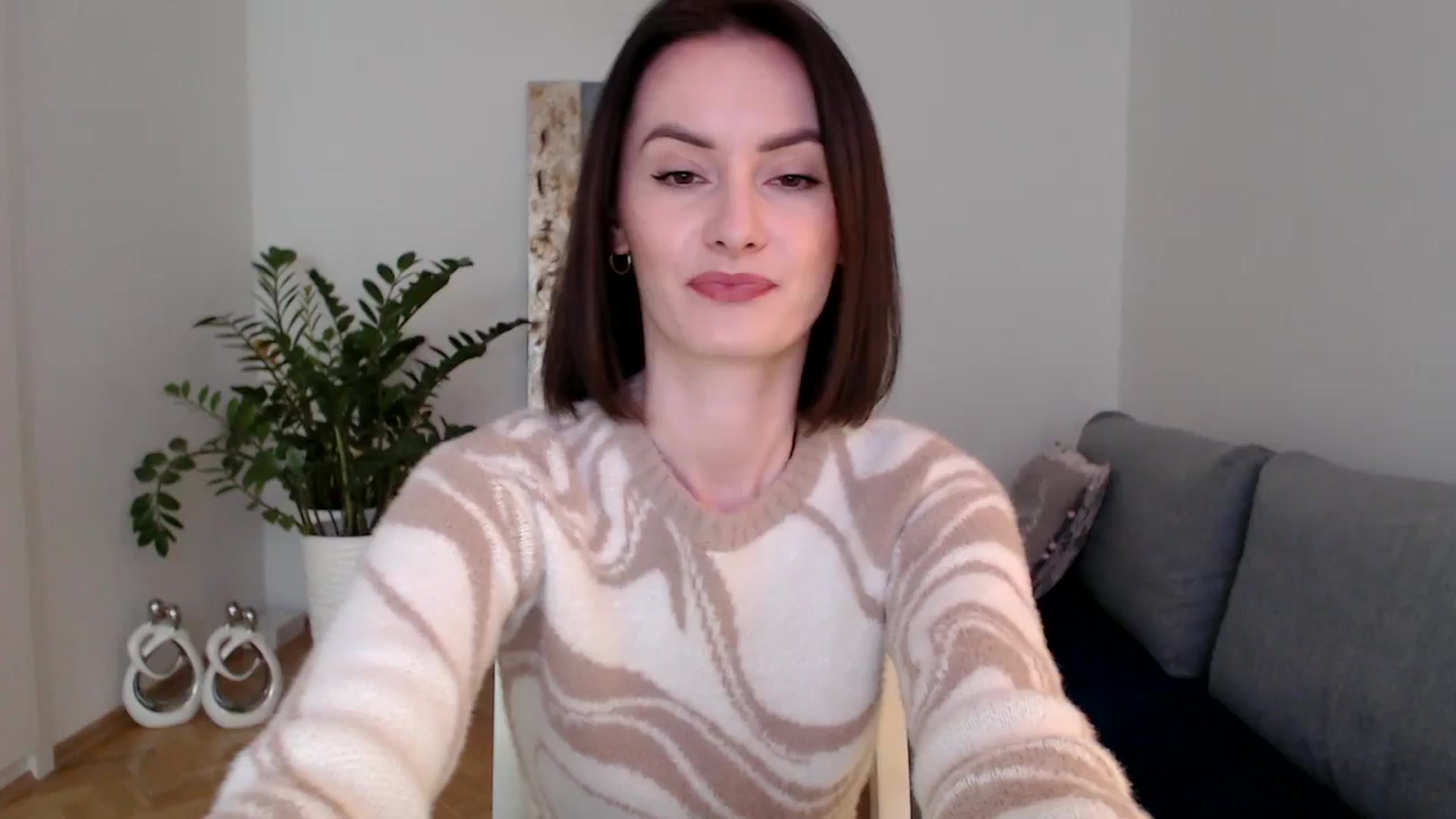 Gallery image thumbnail from the_realpearl's myfreecams stream on, 01/11/2024, 13:17 image 7 of 20