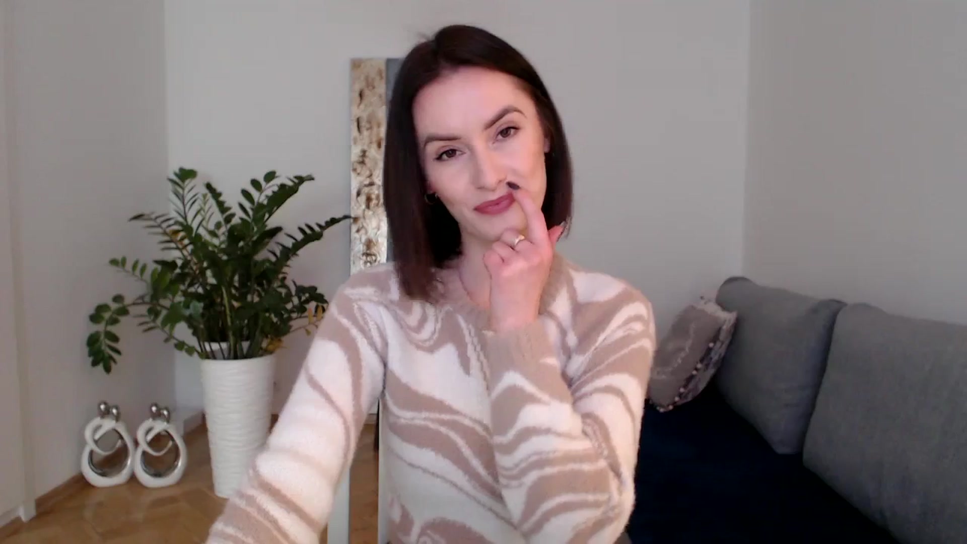 Gallery image thumbnail from the_realpearl's myfreecams stream on, 01/11/2024, 13:17 image 3 of 20