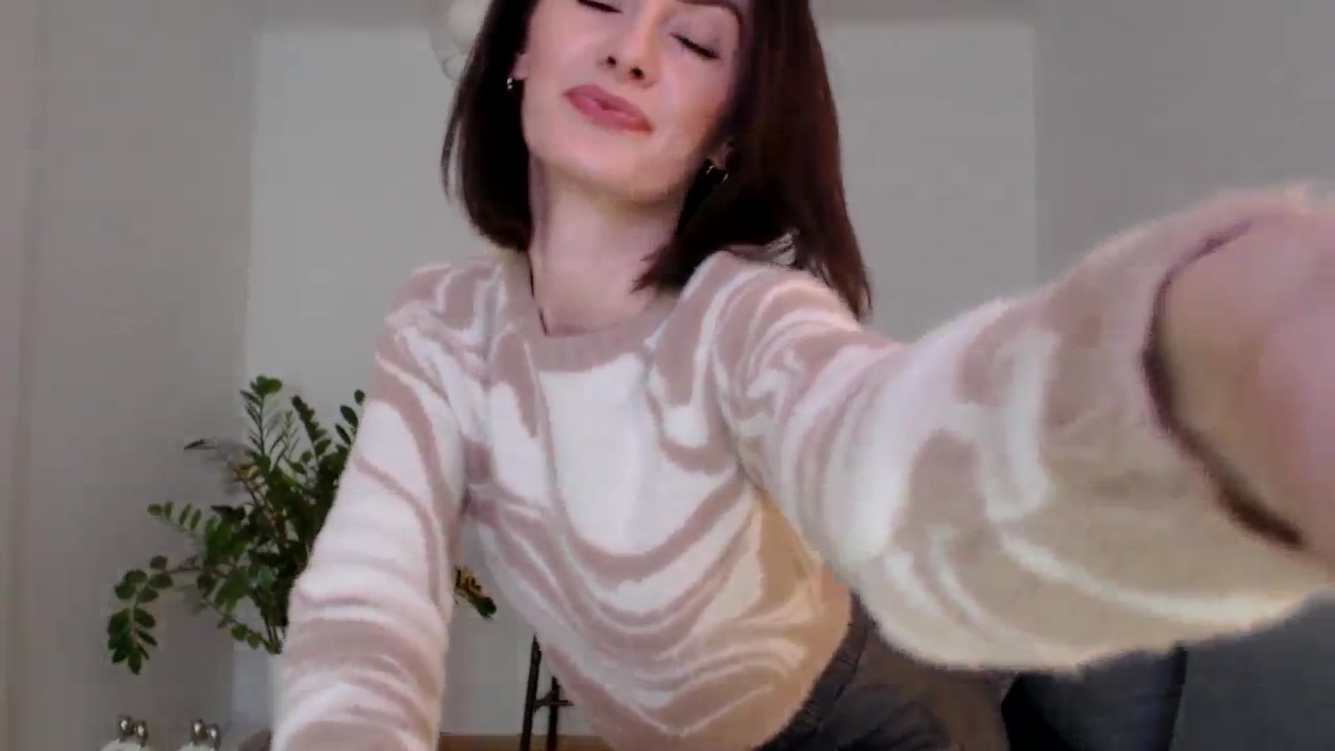 Gallery image thumbnail from the_realpearl's myfreecams stream on, 01/11/2024, 13:17 image 18 of 20