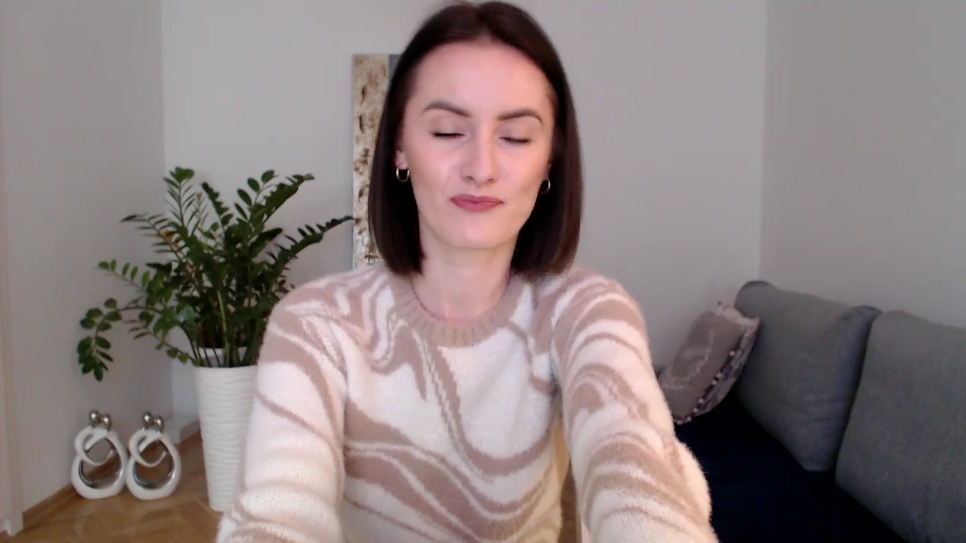 Gallery image thumbnail from the_realpearl's myfreecams stream on, 01/11/2024, 13:17 image 17 of 20